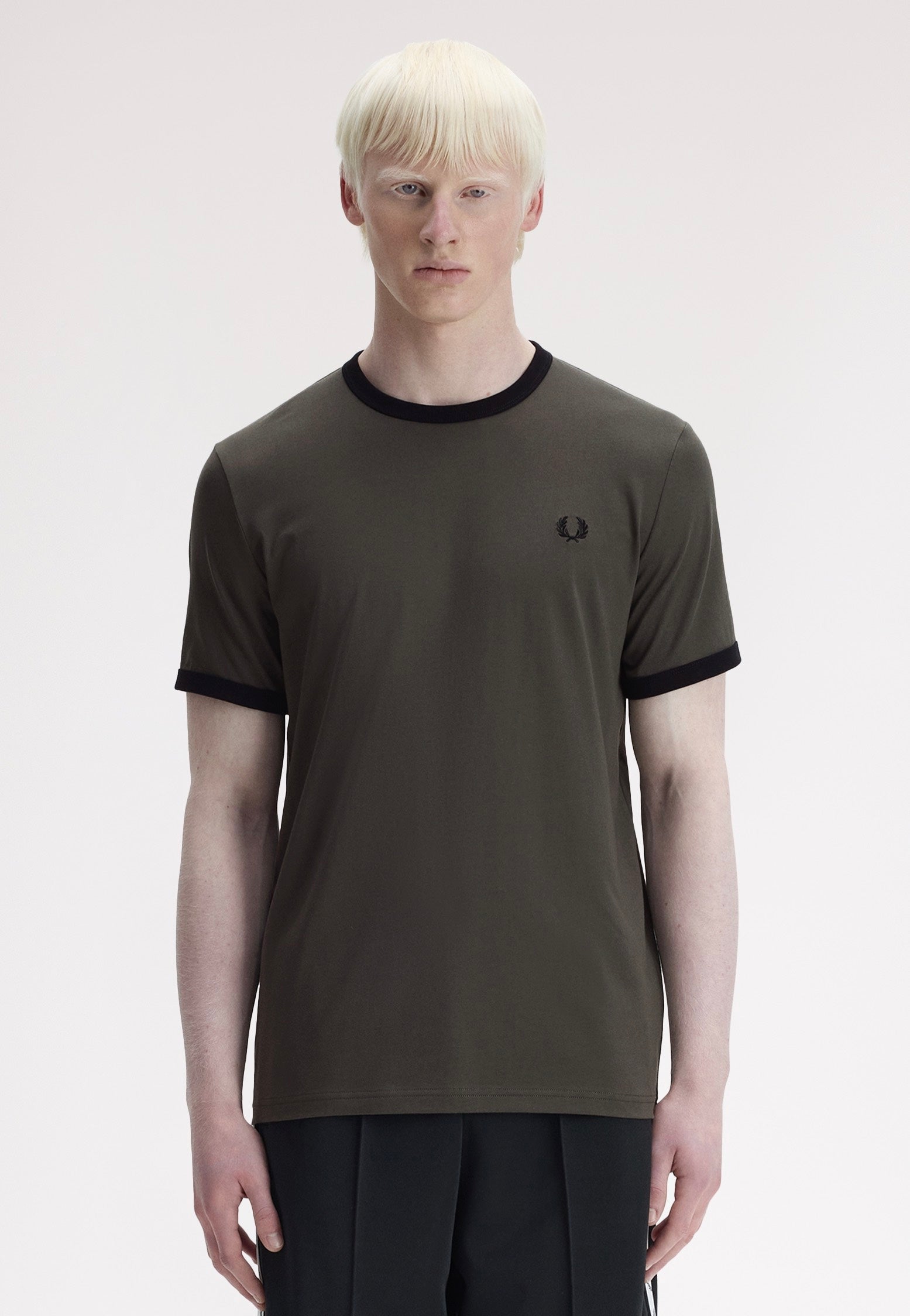 Fred Perry - Ringer Field Green/Black - T-Shirt | Men-Image