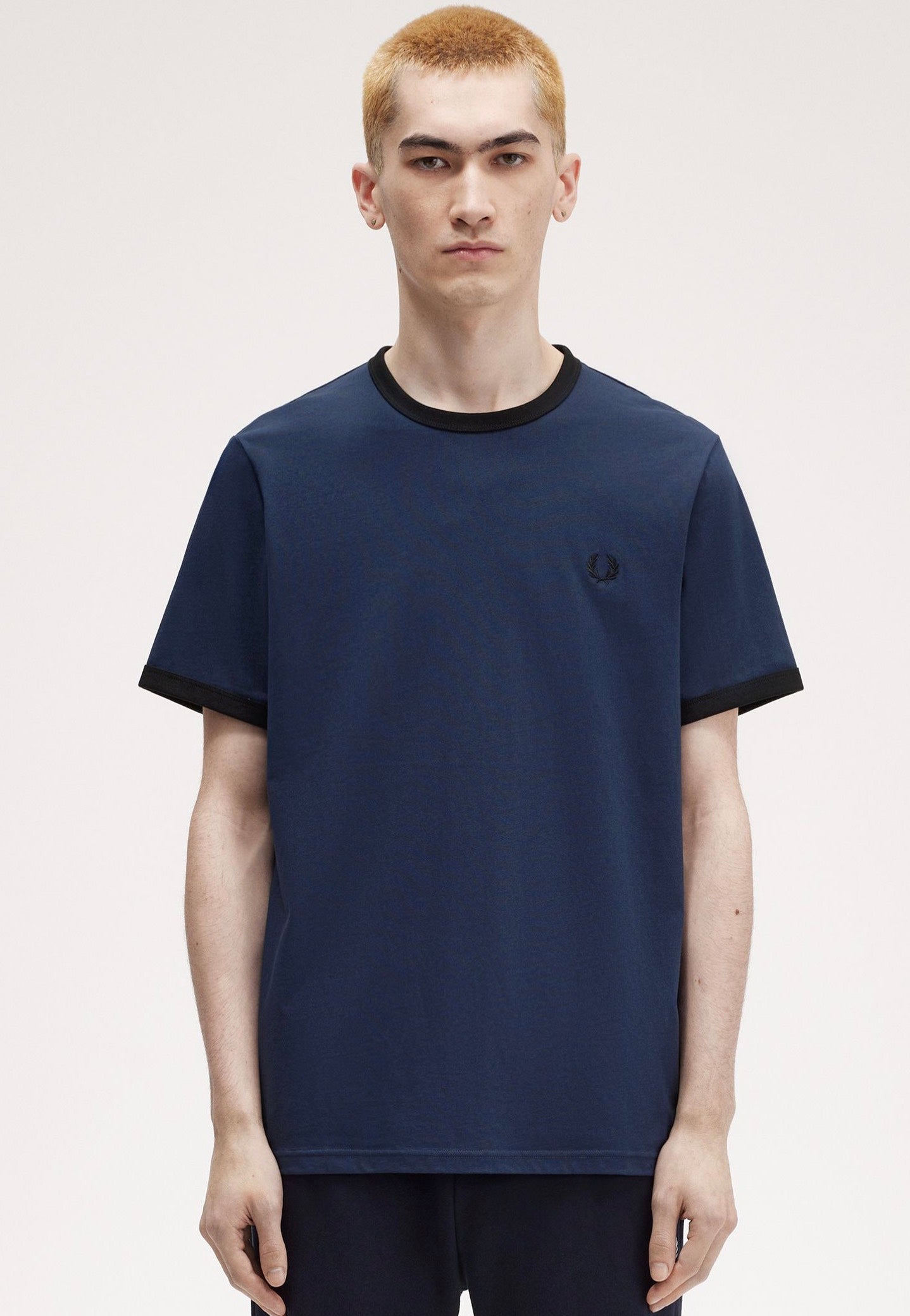 Fred Perry - Ringer Dkcarbon/Black - T-Shirt