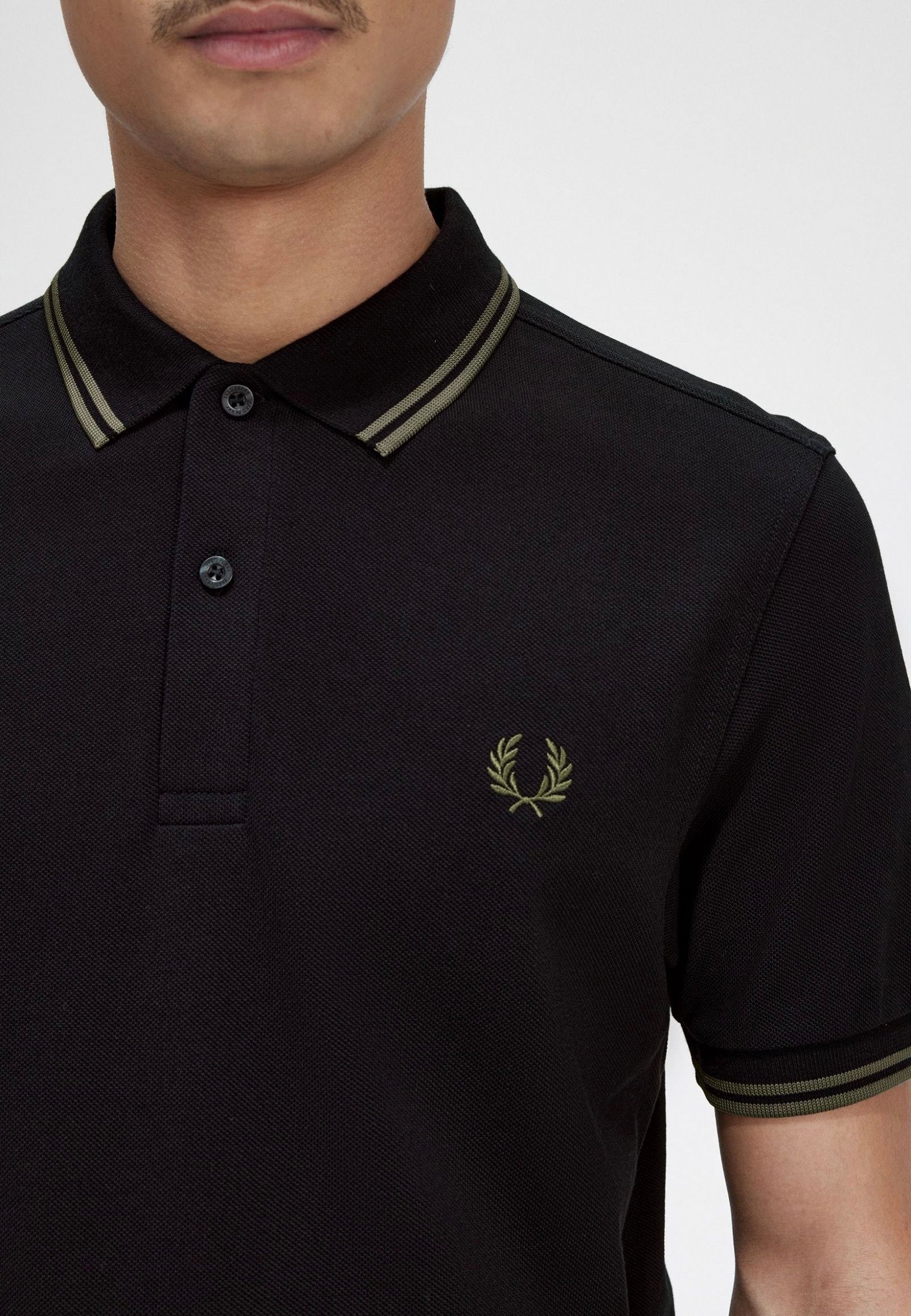 Fred Perry Twin Tipped Black/Field Green - Polo | Impericon