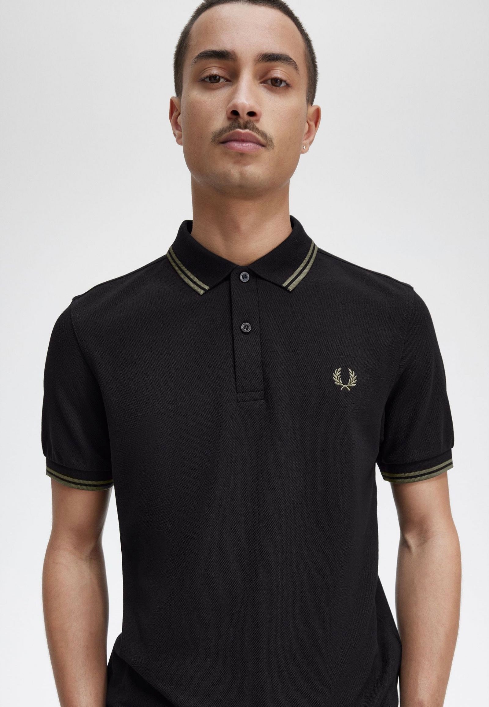 Fred Perry Twin Tipped Black/Field Green - Polo | Impericon