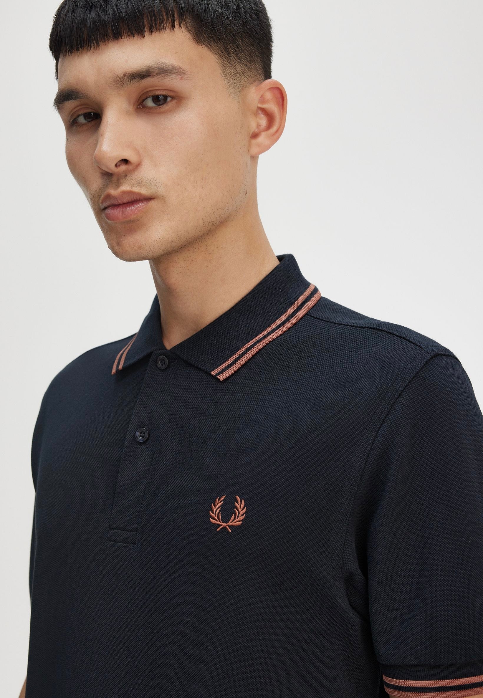 Fred Perry - Twin Tipped Navy/Cinnamon - Polo | Men-Image
