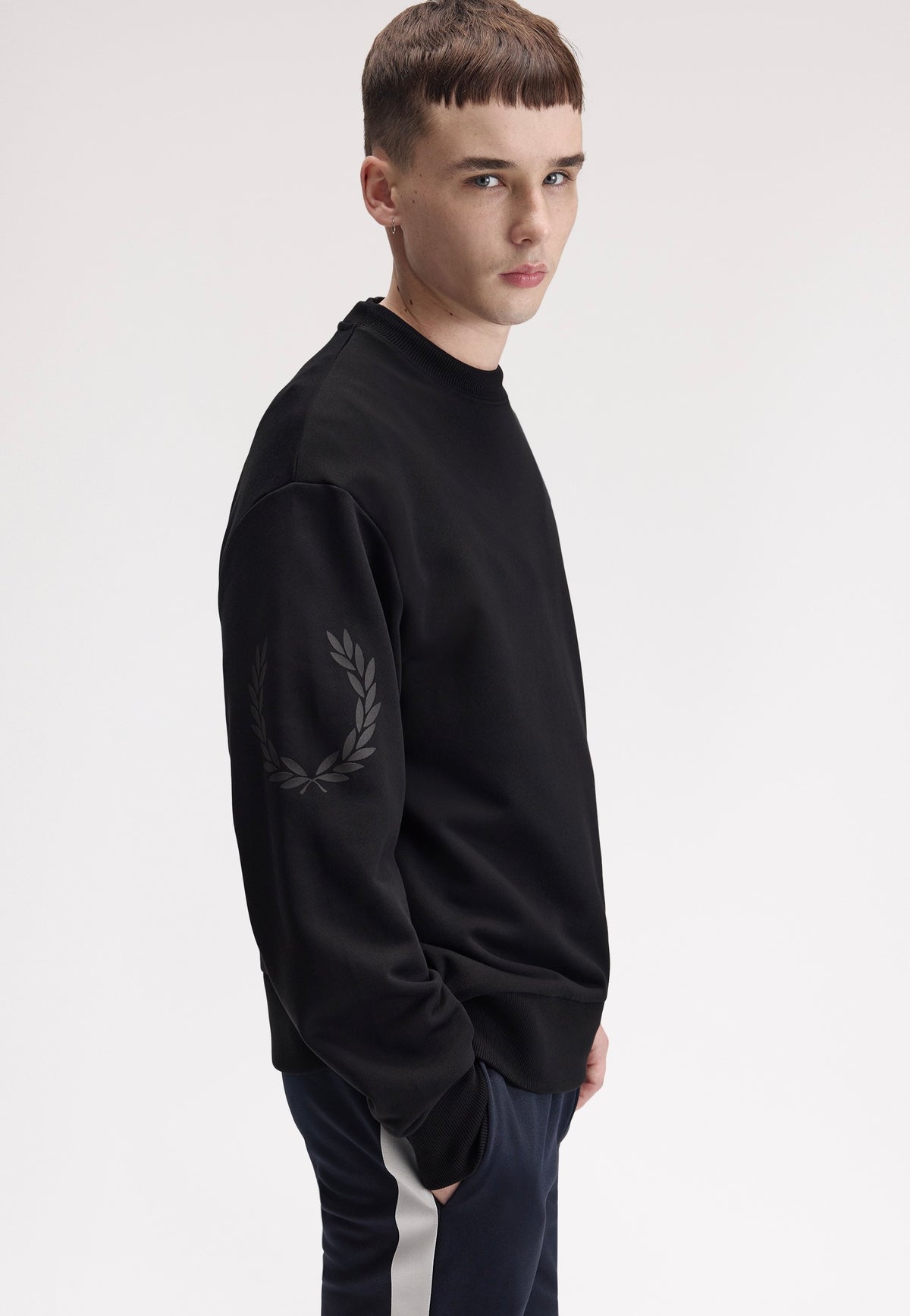 Fred Perry Reflective Laurel Black Camisola | Men-Image