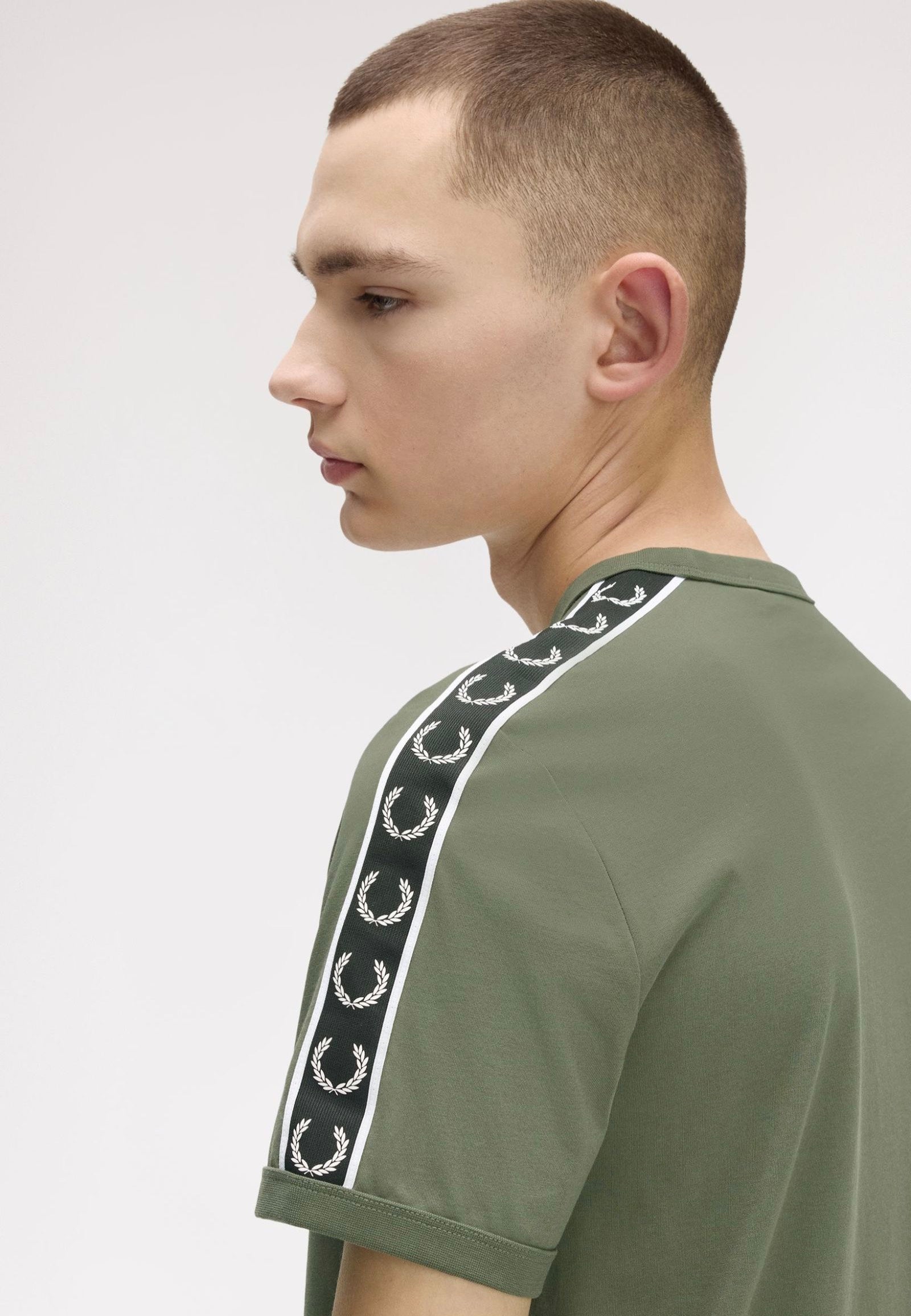 Fred Perry - Contrast Tape Ringer Laurel Wreath Green/Black - T-Shirt | Men-Image