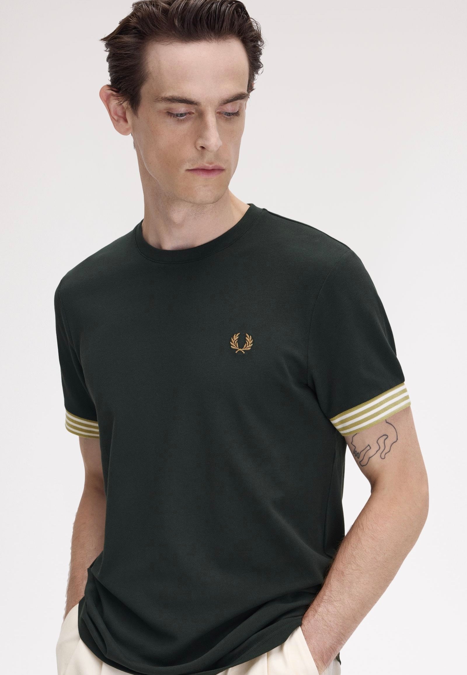 Fred Perry - Striped Cuff Night Green - T-Shirt | Men-Image