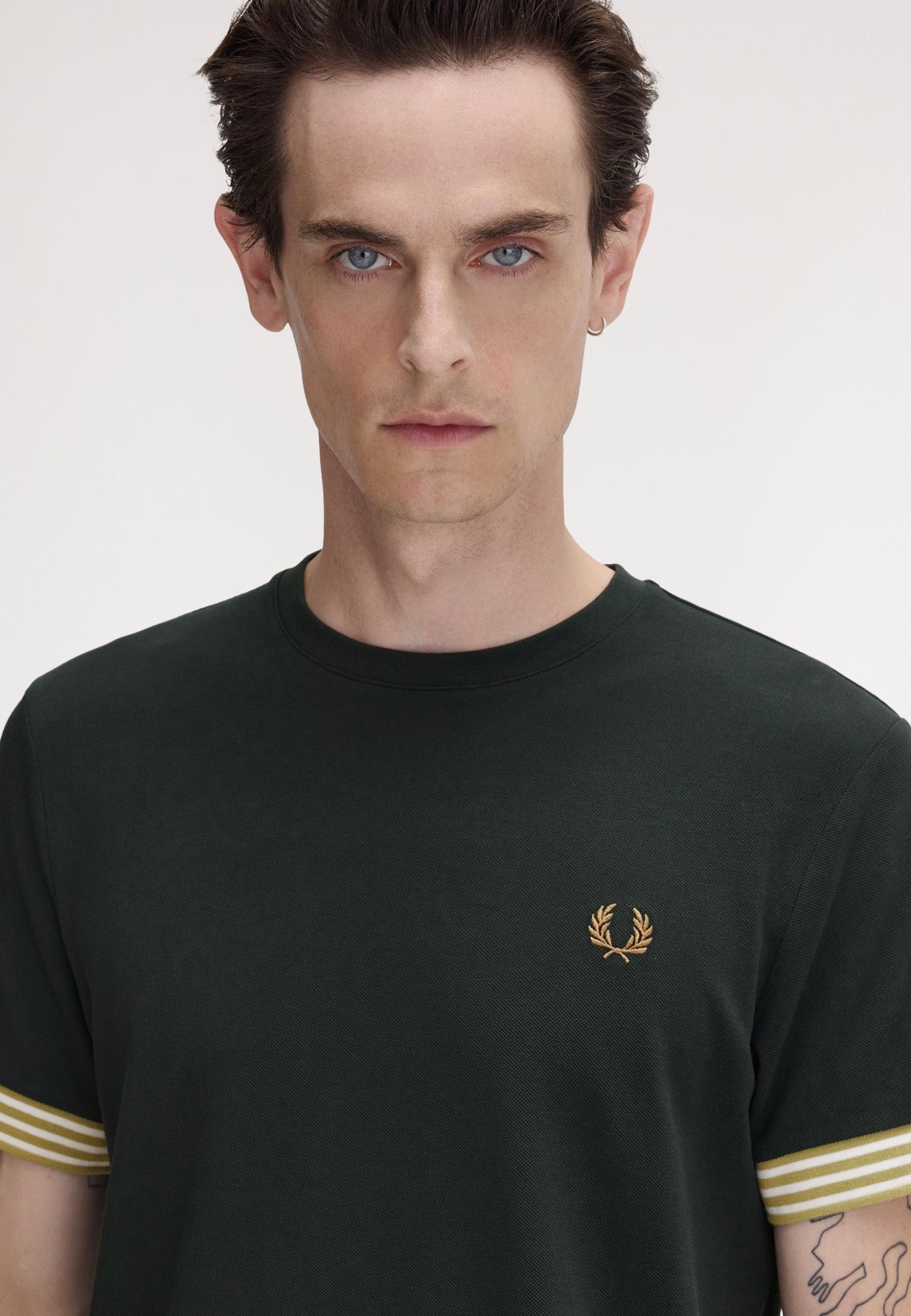 Fred Perry - Striped Cuff Night Green - T-Shirt | Men-Image