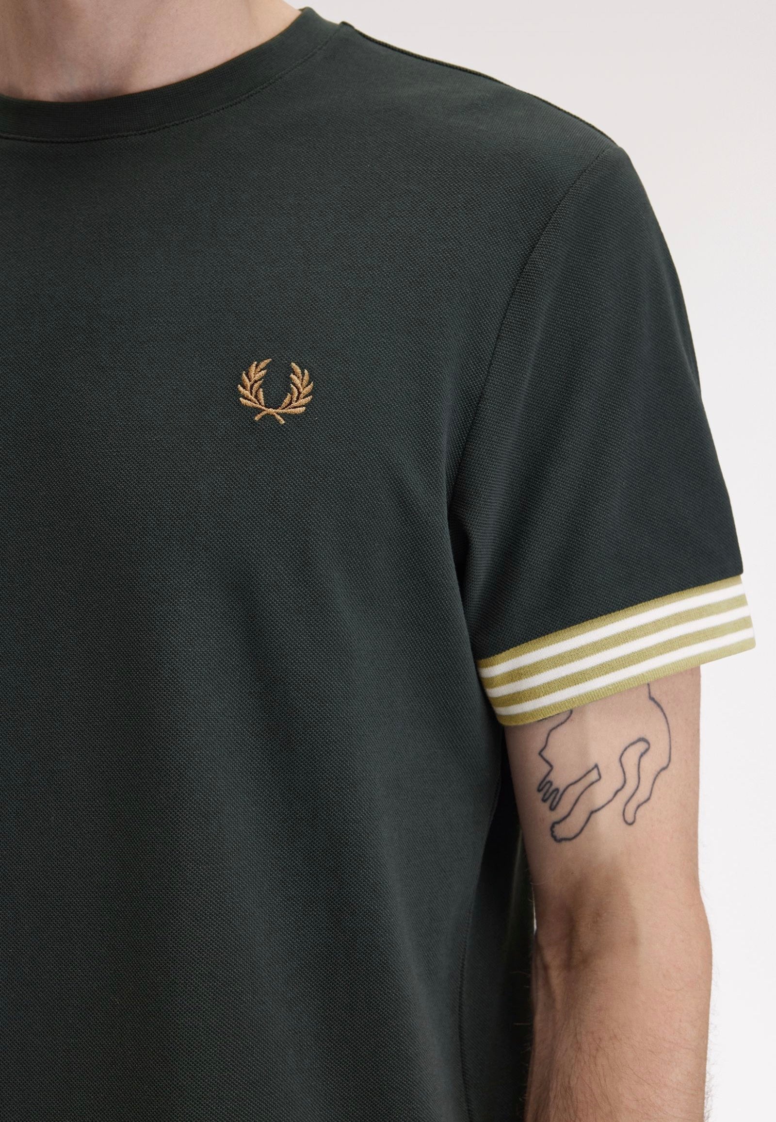 Fred Perry - Striped Cuff Night Green - T-Shirt | Men-Image