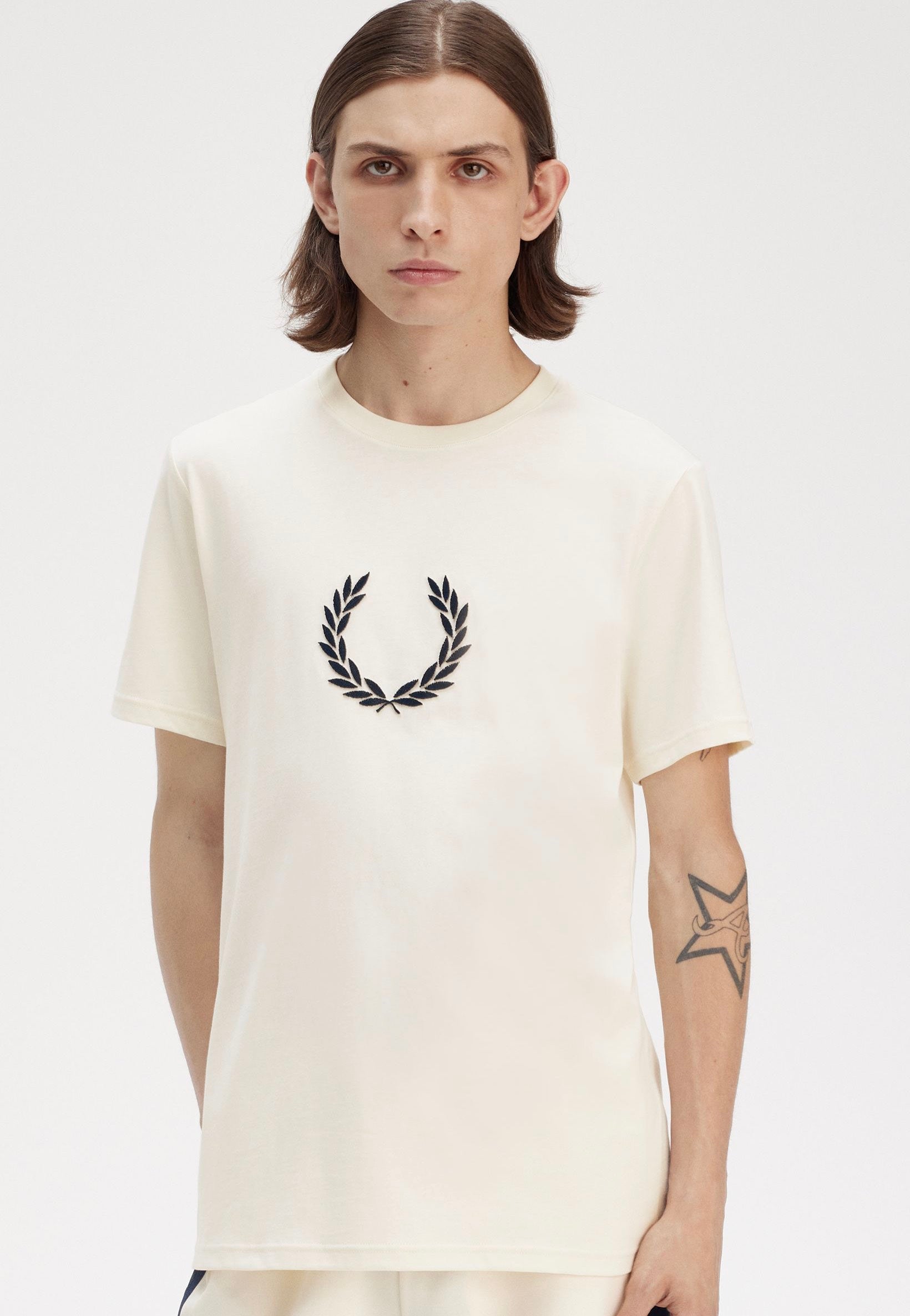 Fred Perry - Textured Laurel Wreath Ecru - T-Shirt | Men-Image