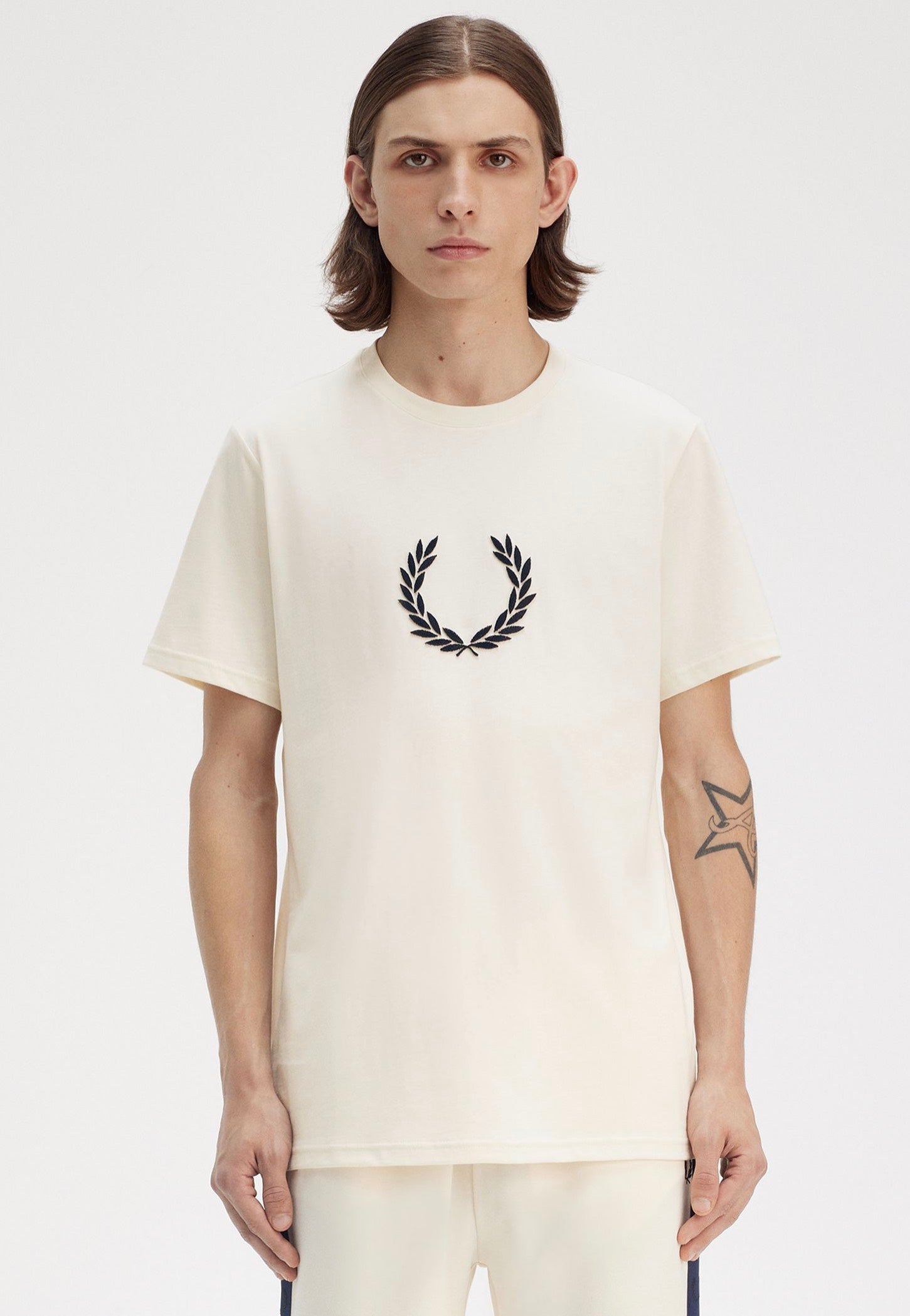 Fred Perry - Textured Laurel Wreath Ecru - T-Shirt | Men-Image