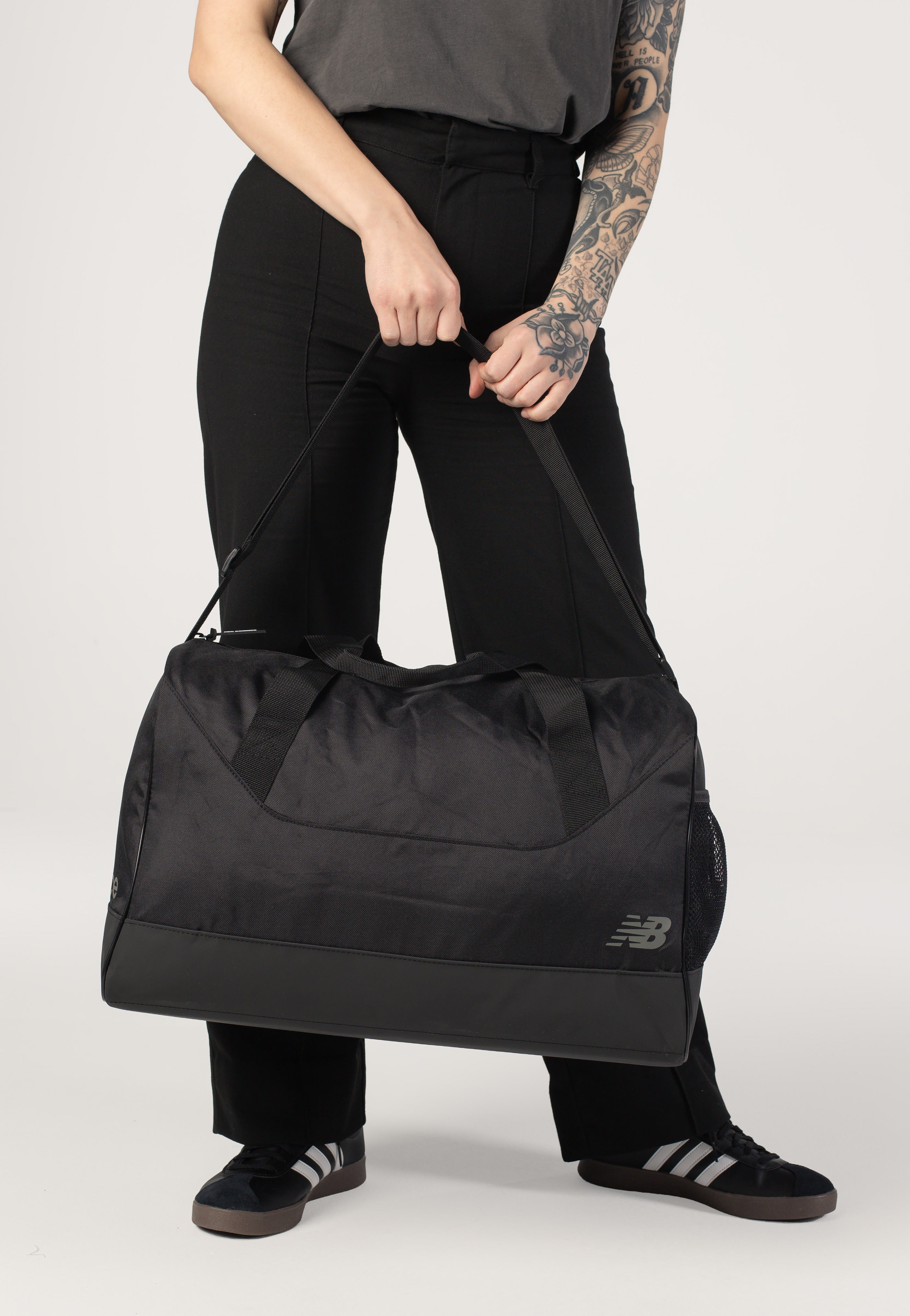 New Balance - Essential Medium Duffel Black - Dufflebag | Neutral-Image