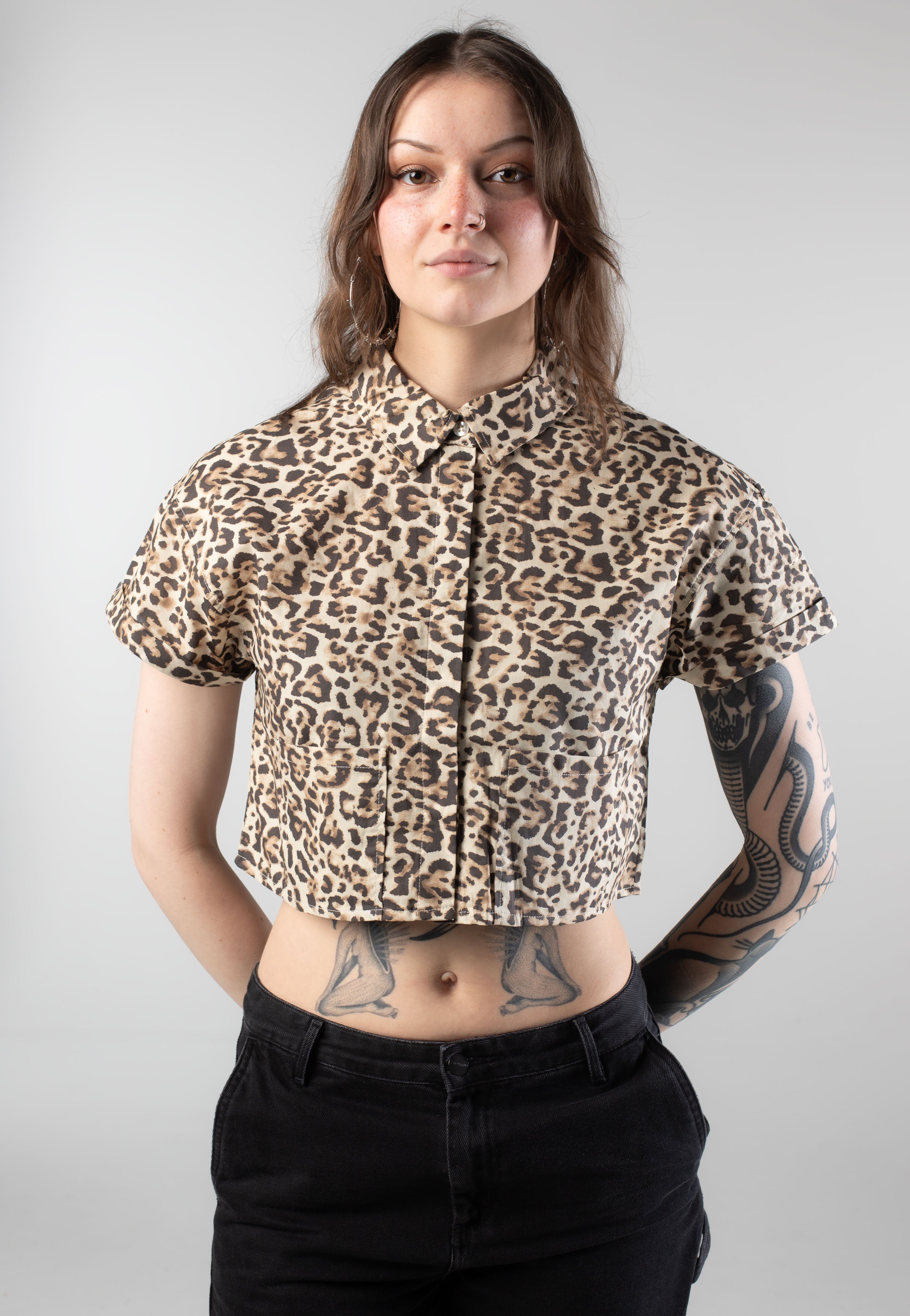 Noisy May - Peyton Cropped Silver Mink Leo - Shirt | Women-Image