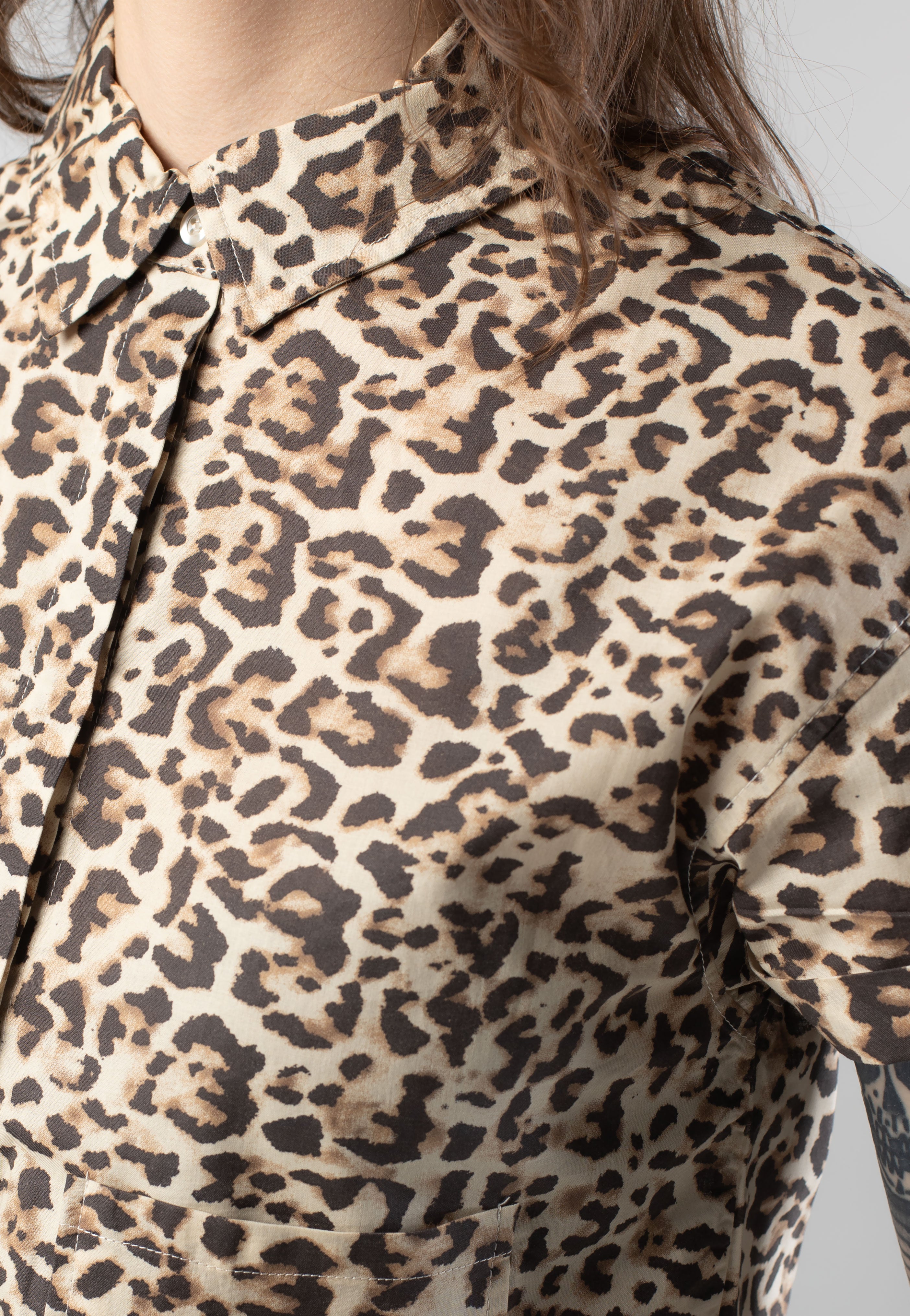 Noisy May - Peyton Cropped Silver Mink Leo - Shirt | Women-Image