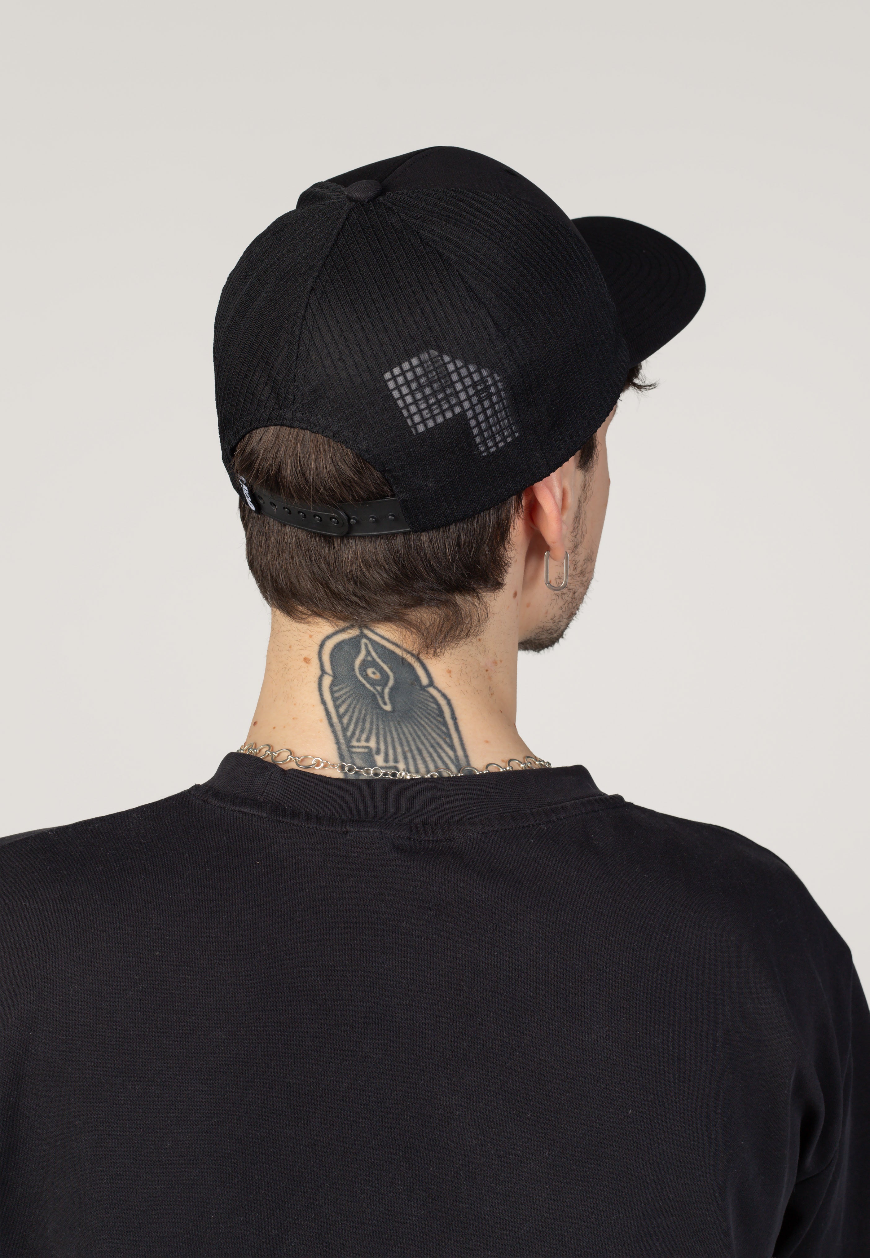 Picture - Kuldo Black - Cap | Neutral-Image