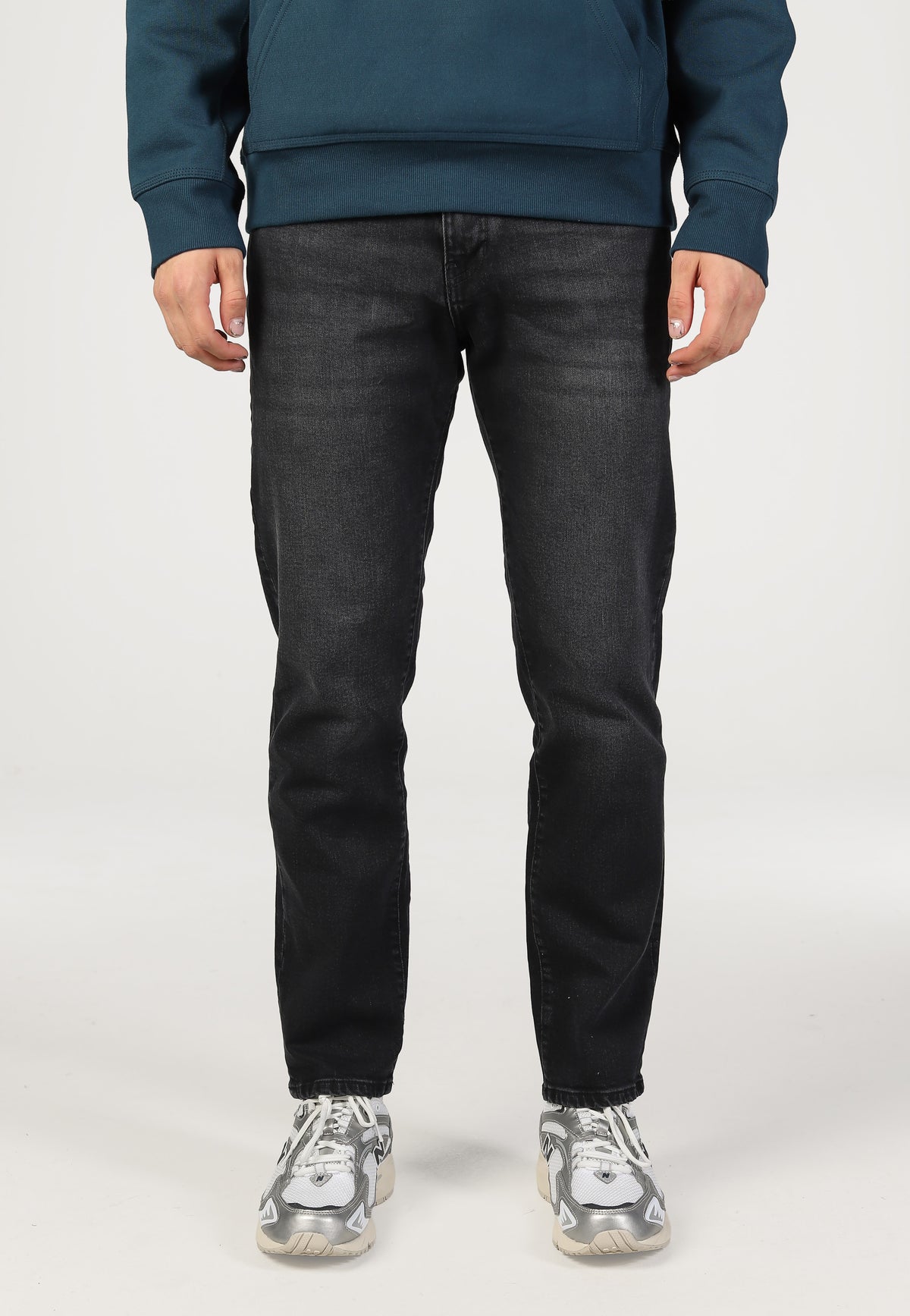 REELL Barfly 2.0 Black Wash Jeans | Men-Image