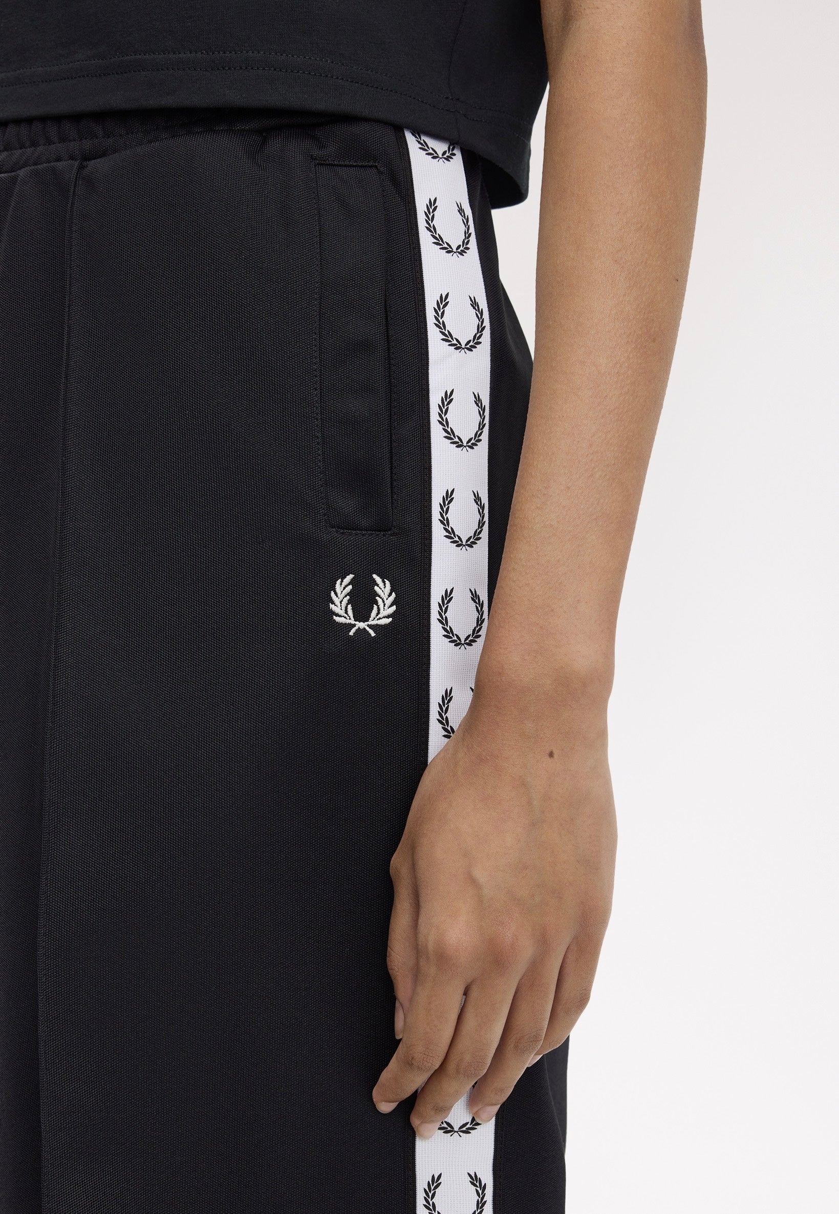 Fred Perry - Taped Track Black - Shorts | Women-Image