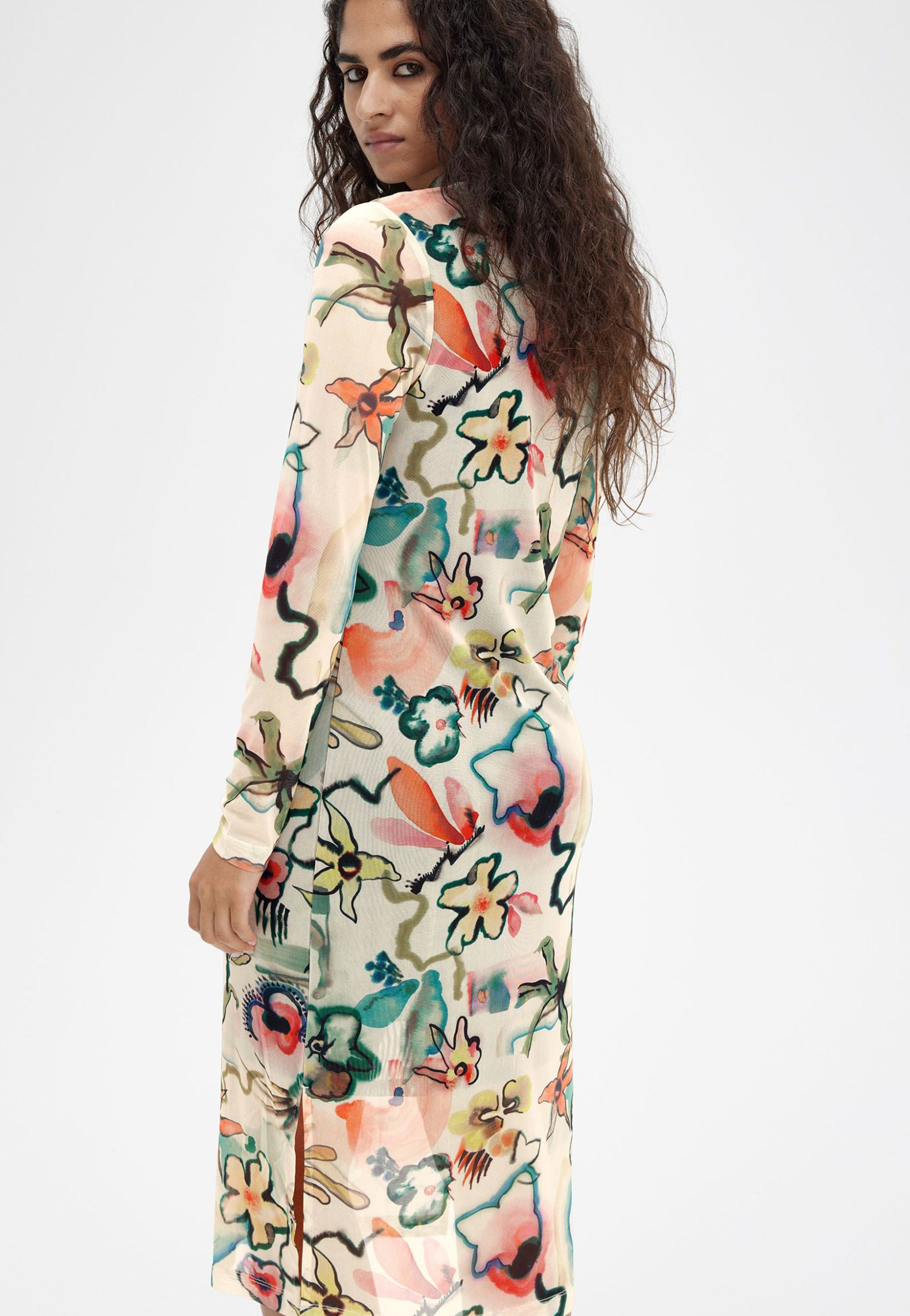 Fred Perry x Amy Winehouse Printed Mesh Mock Neck Silky Peach
