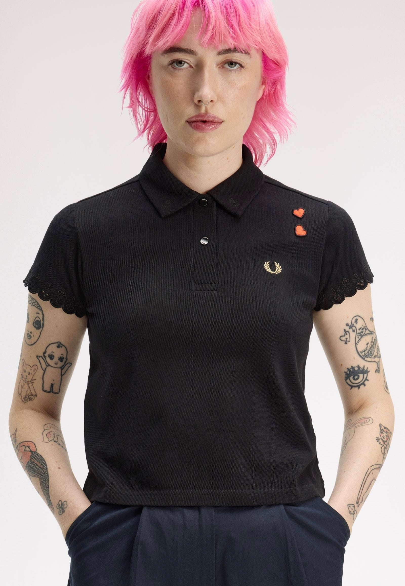 Fred Perry x Amy Winehouse - Embroidered Detail Black - Polo | Women-Image