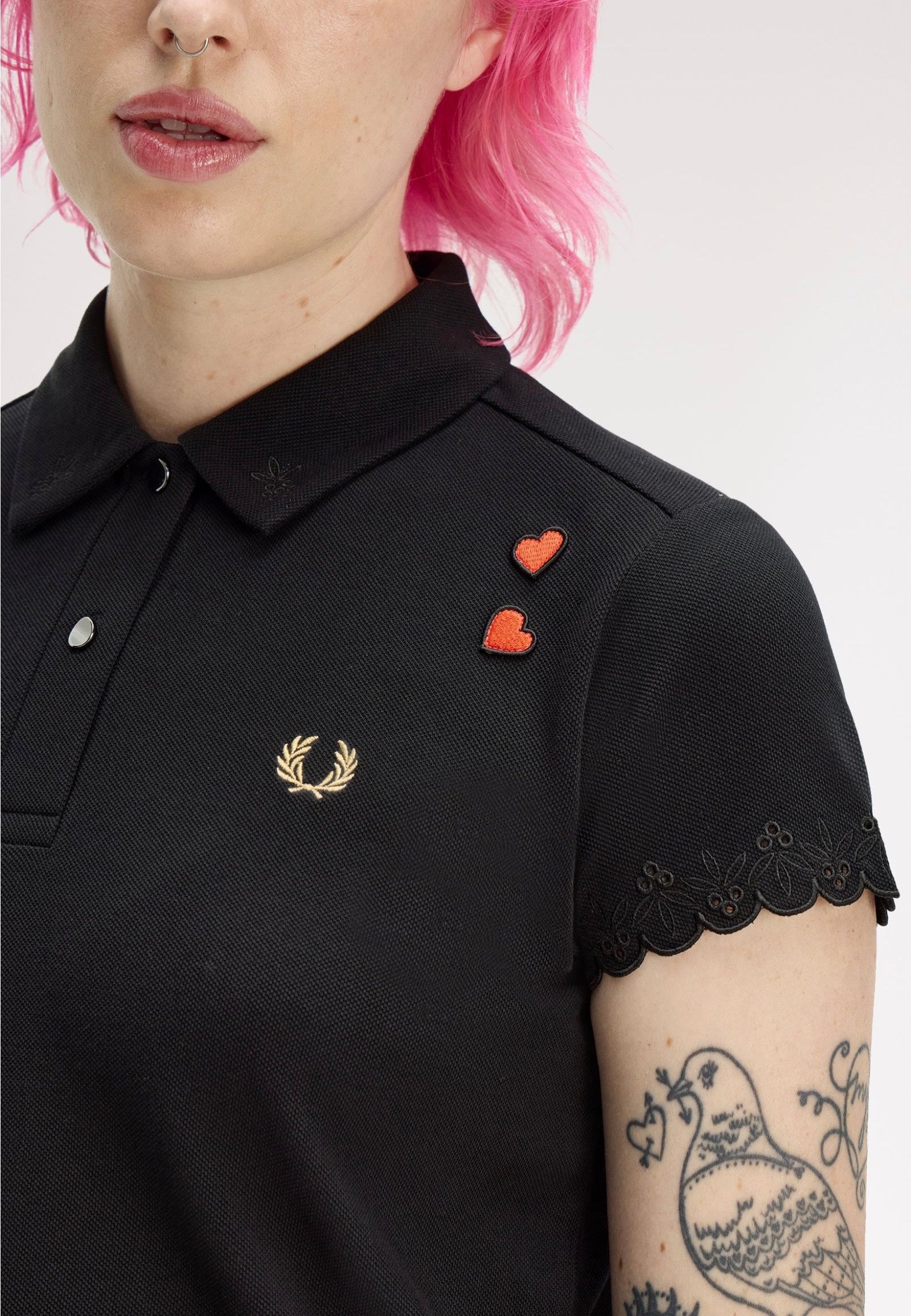 Fred Perry x Amy Winehouse - Embroidered Detail Black - Polo | Women-Image