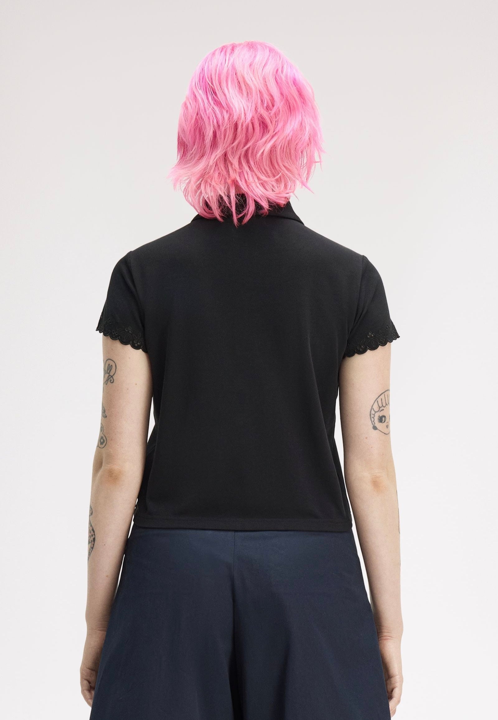 Fred Perry x Amy Winehouse - Embroidered Detail Black - Polo | Women-Image