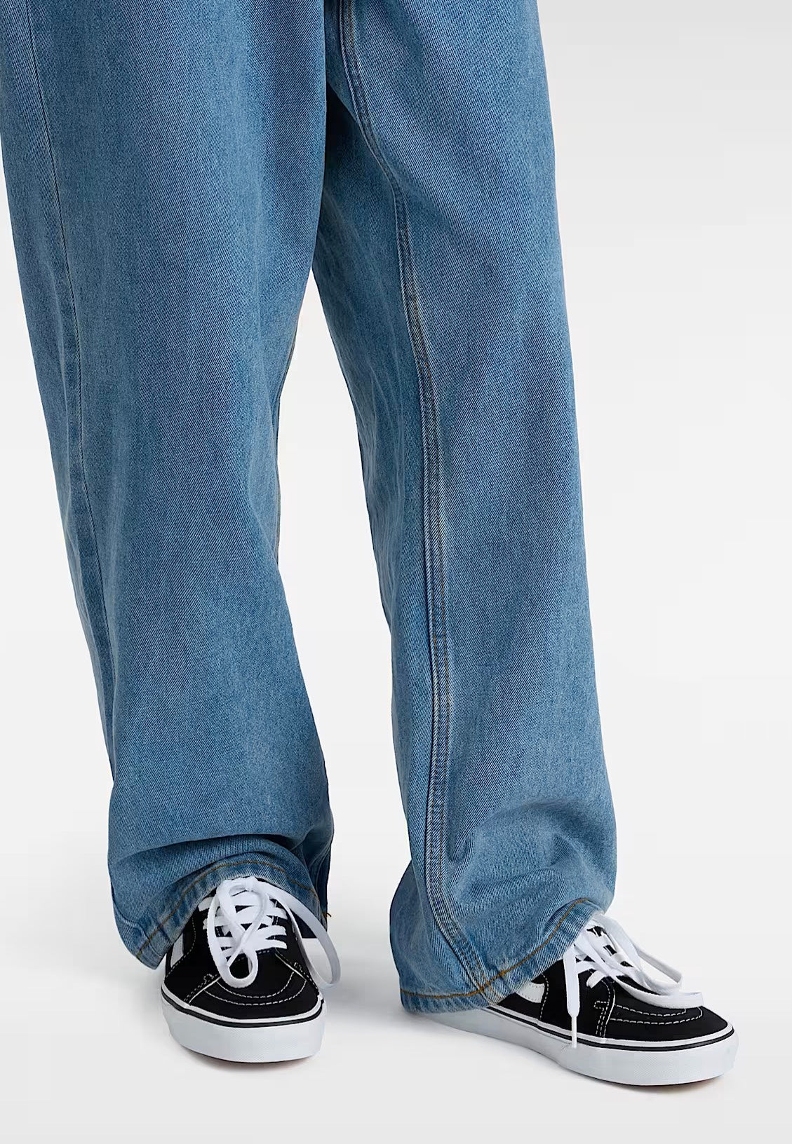 Vans - UA Sk8-Low Black/True White - Shoes | Neutral-Image