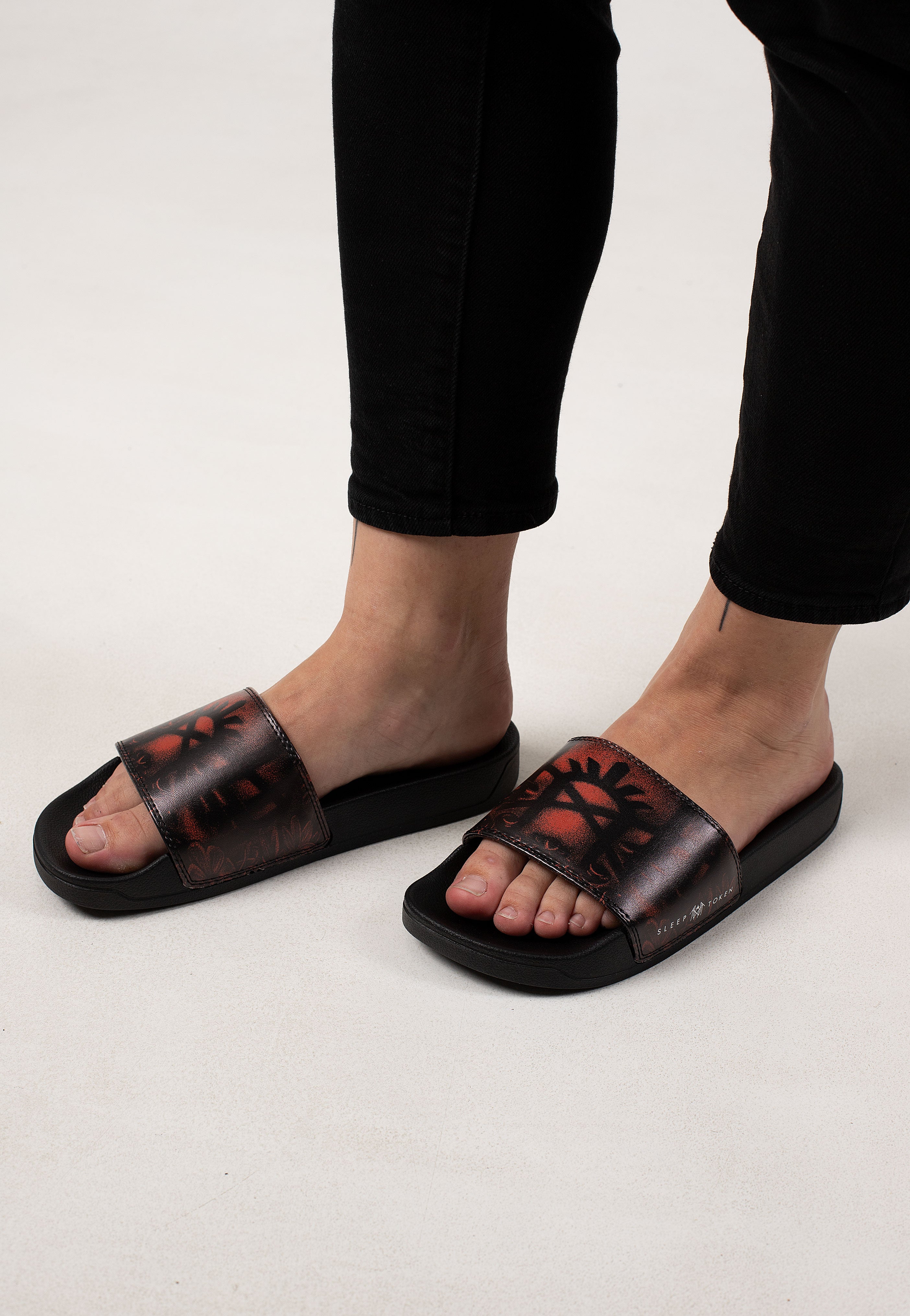Sleep Token - Black Heart - Slides | Men-Image