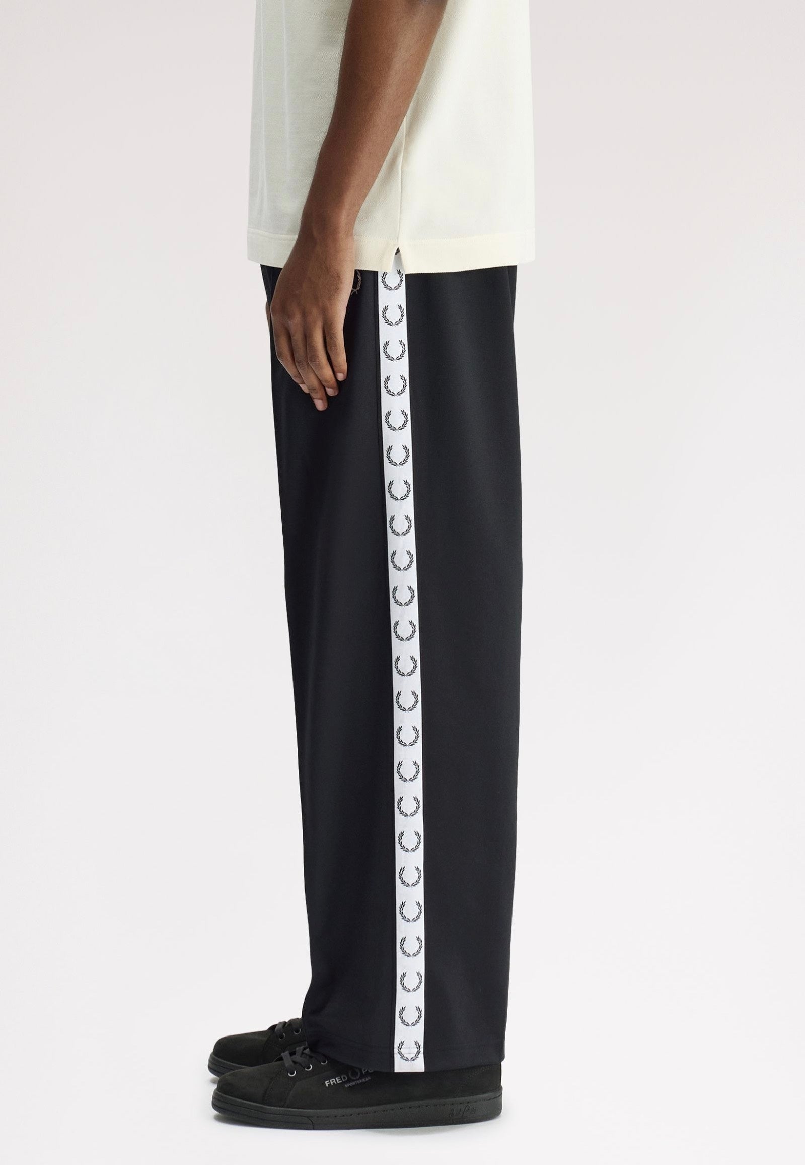 Fred Perry - Wide Leg Black - Sweat Pants | Impericon