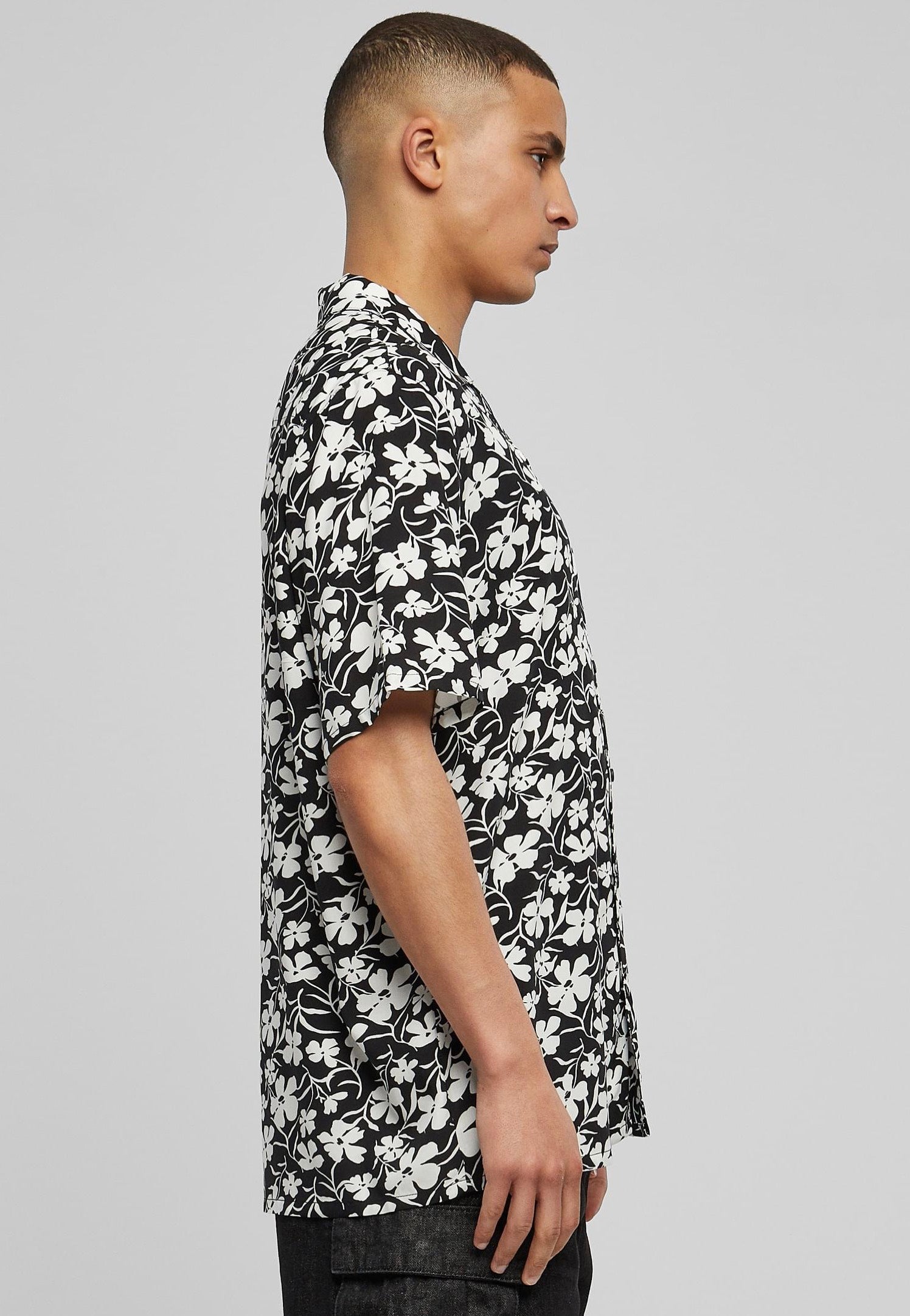Urban Classics - Viscose AOP Resort Whiteflower - Shirt | Men-Image