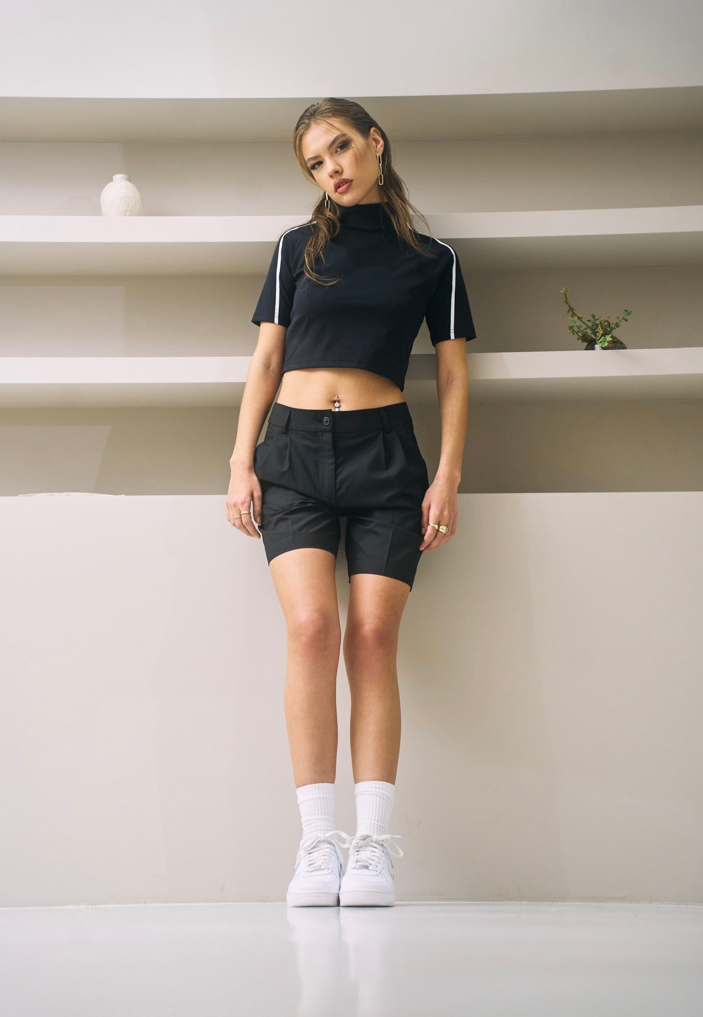 Urban Classics - Ladies Pleated Bermuda Black - Shorts | Women-Image