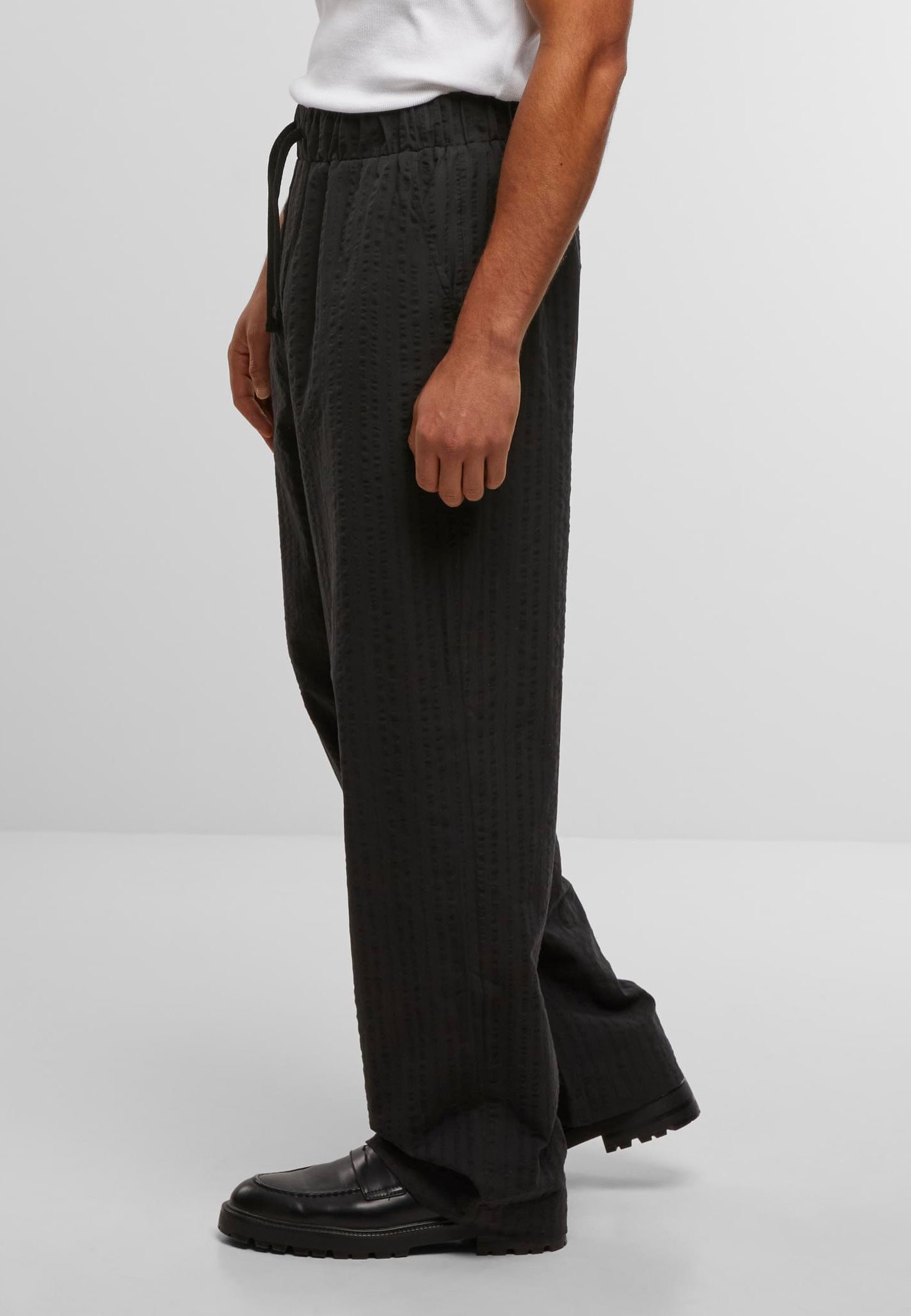 Urban Classics - Loose Seersucker Black - Pants | Men-Image