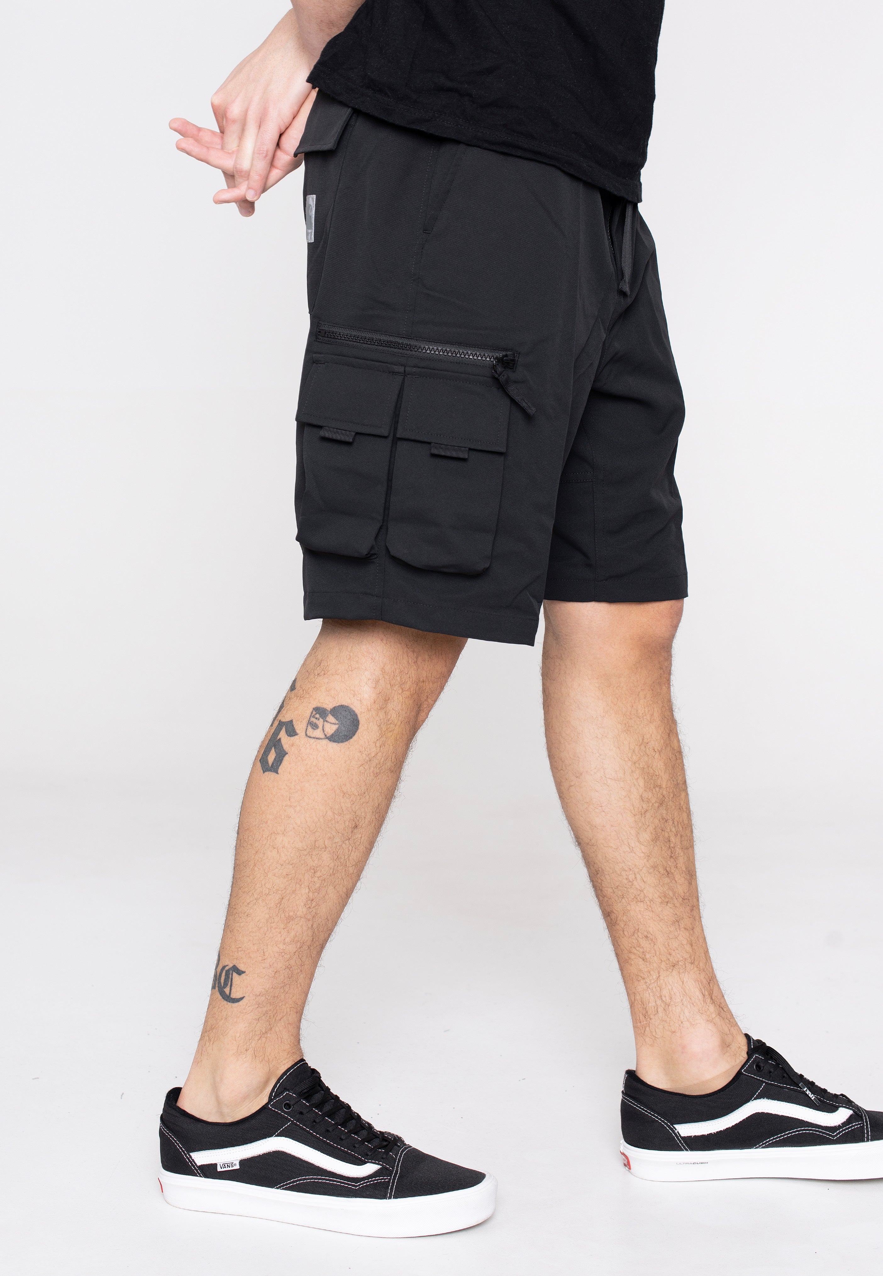 Carhartt WIP - Elmwood Black - Shorts | Men-Image