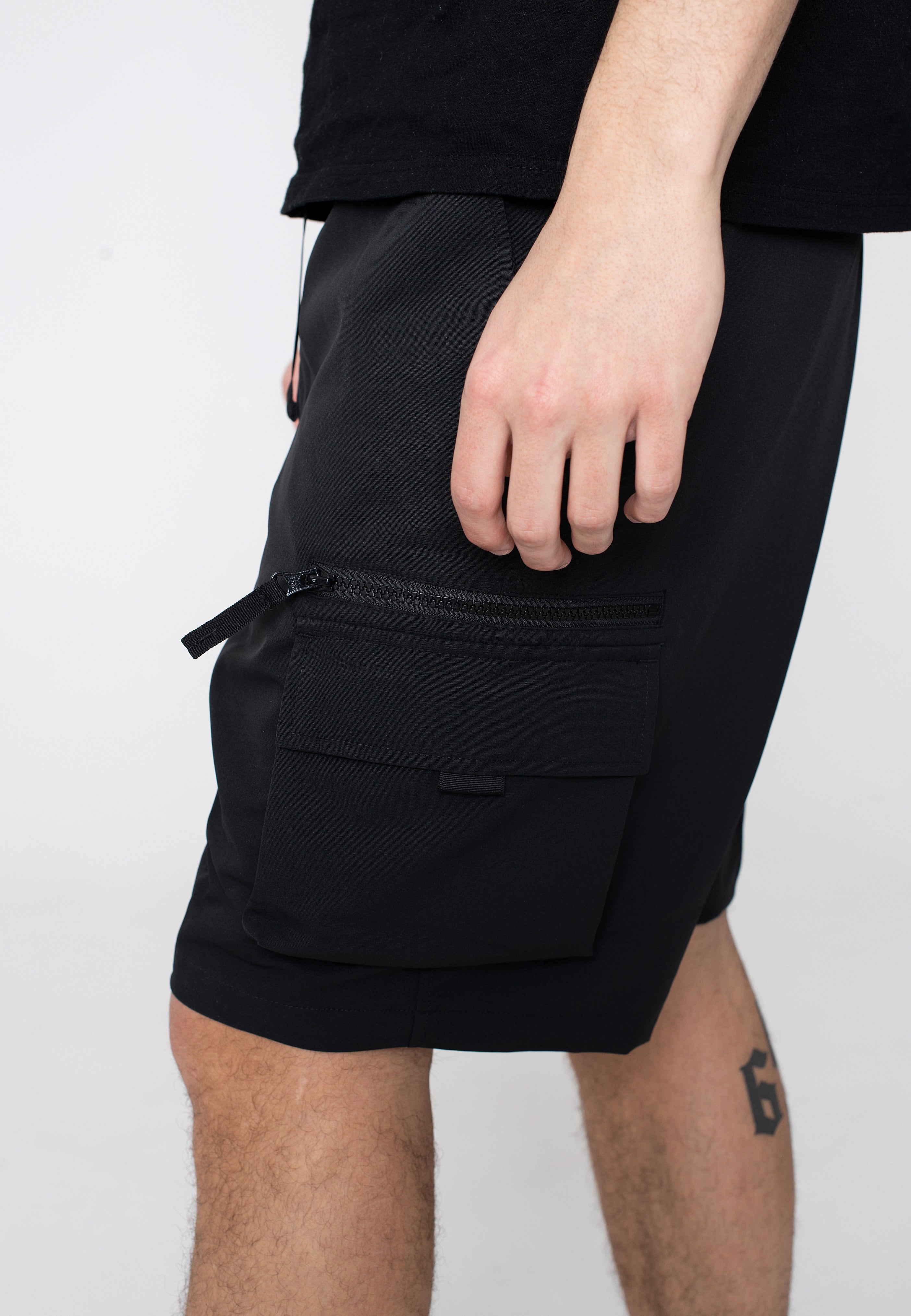 Carhartt WIP - Elmwood Black - Shorts | Men-Image