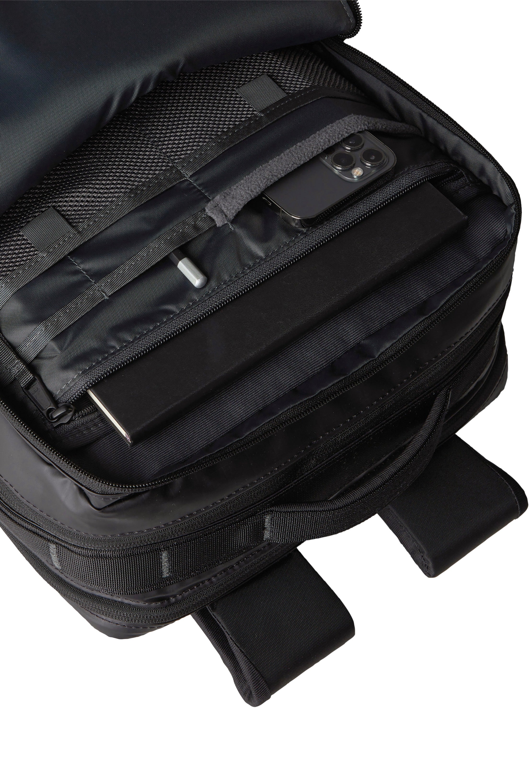 The North Face 26L Base Camp Voyager Daypack, Black Asphalt