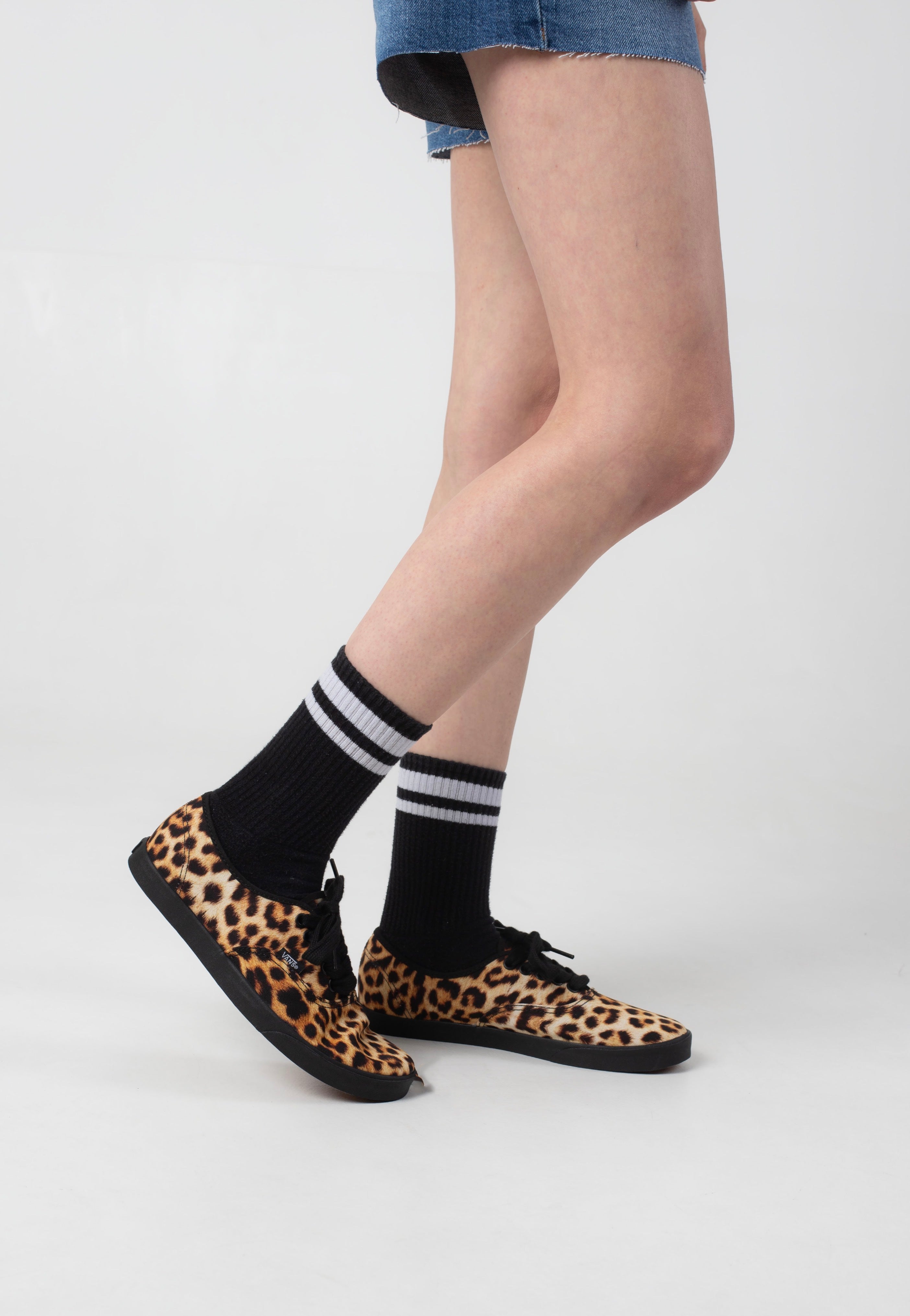 Vans - Authentic Lowpro Leopard - Girl Shoes | Women-Image