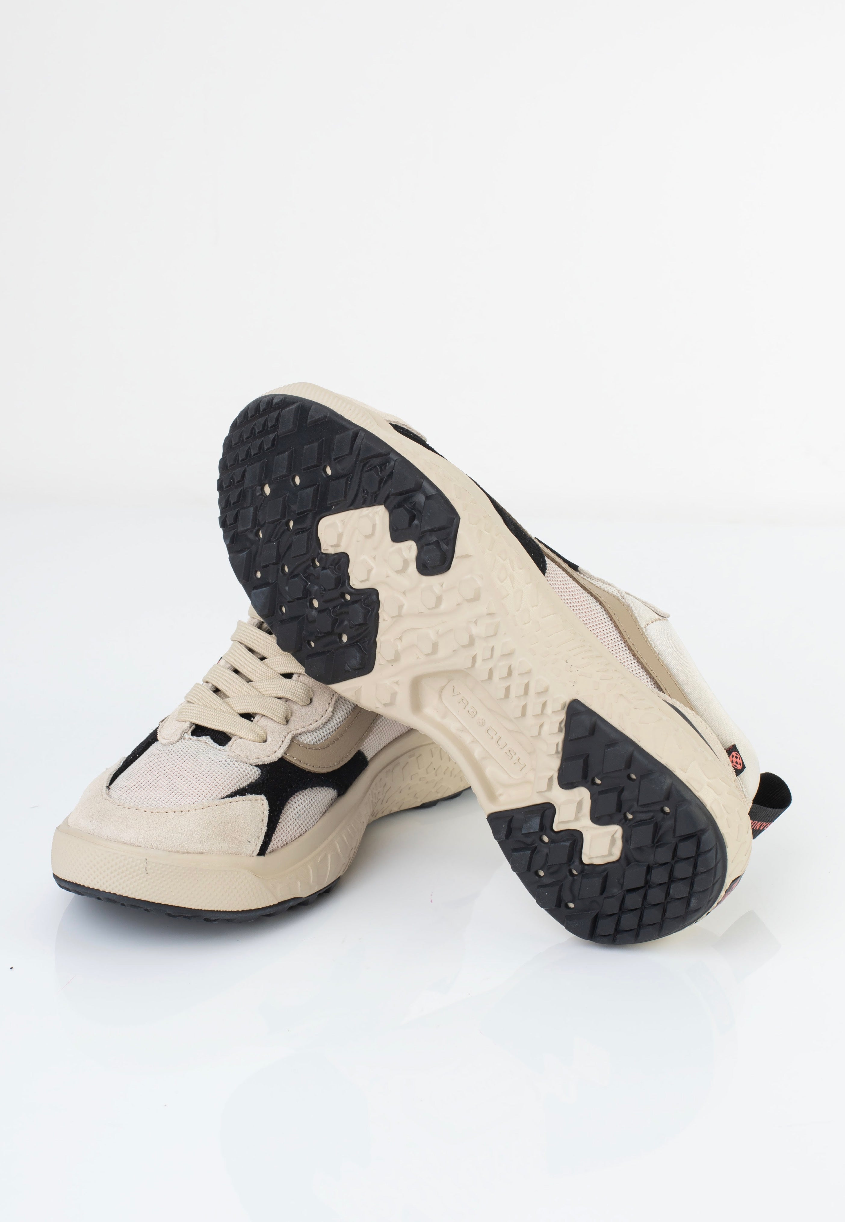Vans - MTE Ultrarange Neo VR3 Black/Blush - Girl Shoes | Women-Image
