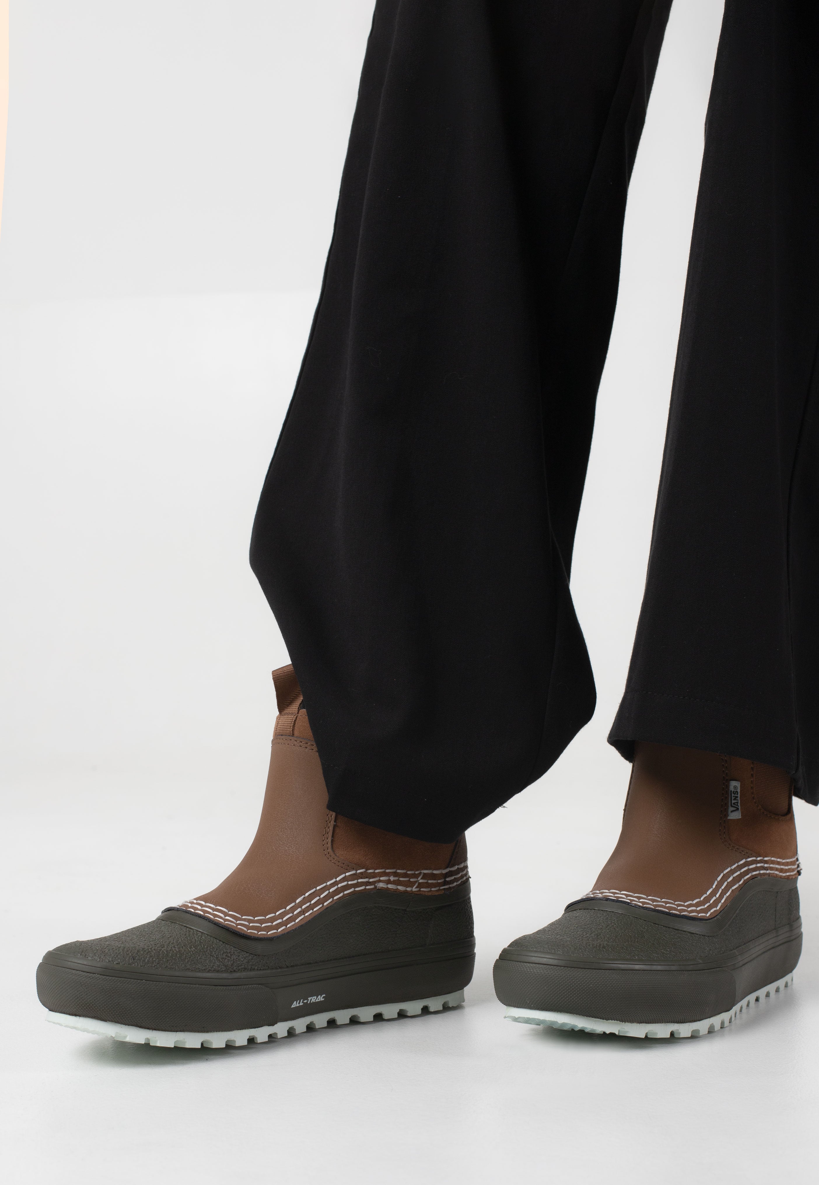 Vans - Standard Mid Chelsea Hana Beaman Brown/Green - Girl Shoes | Women-Image