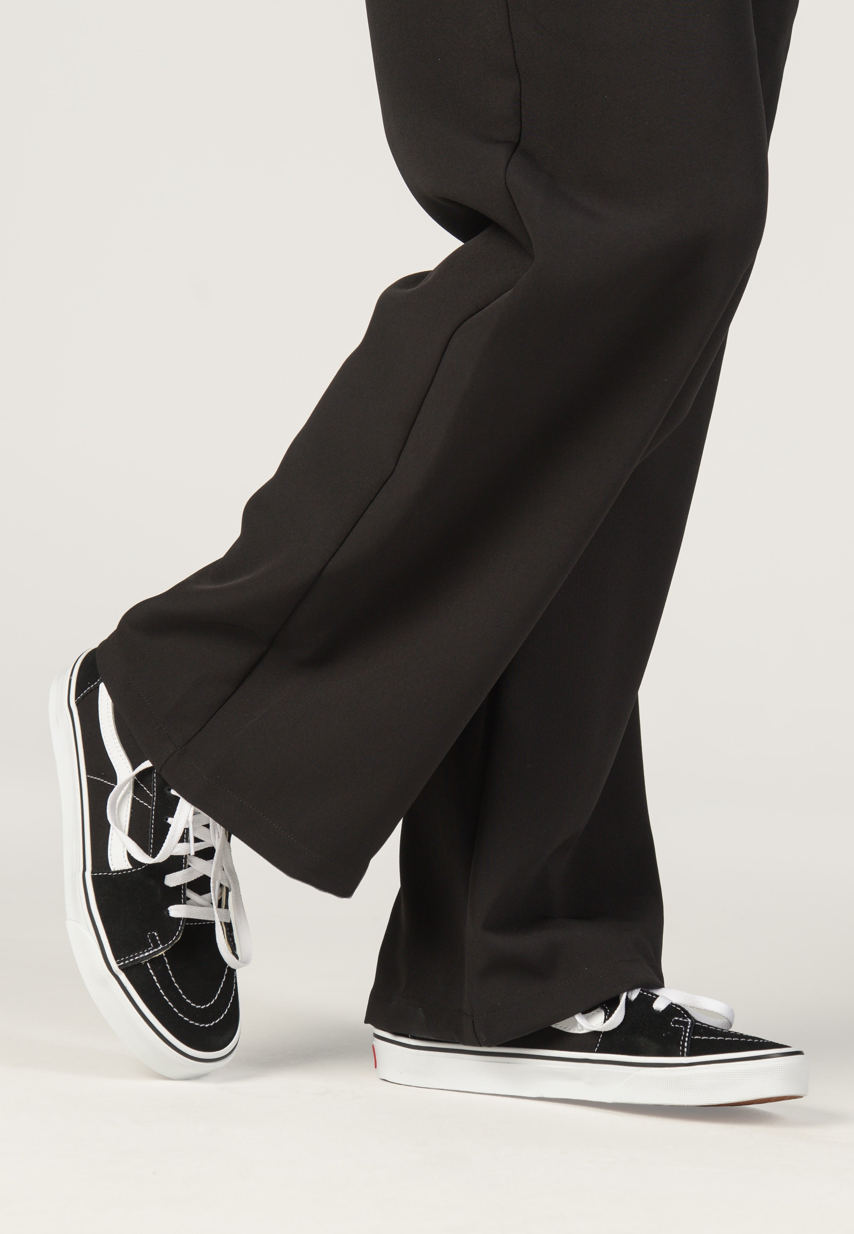 Vans - UA Sk8-Low Black/True White - Shoes | Neutral-Image