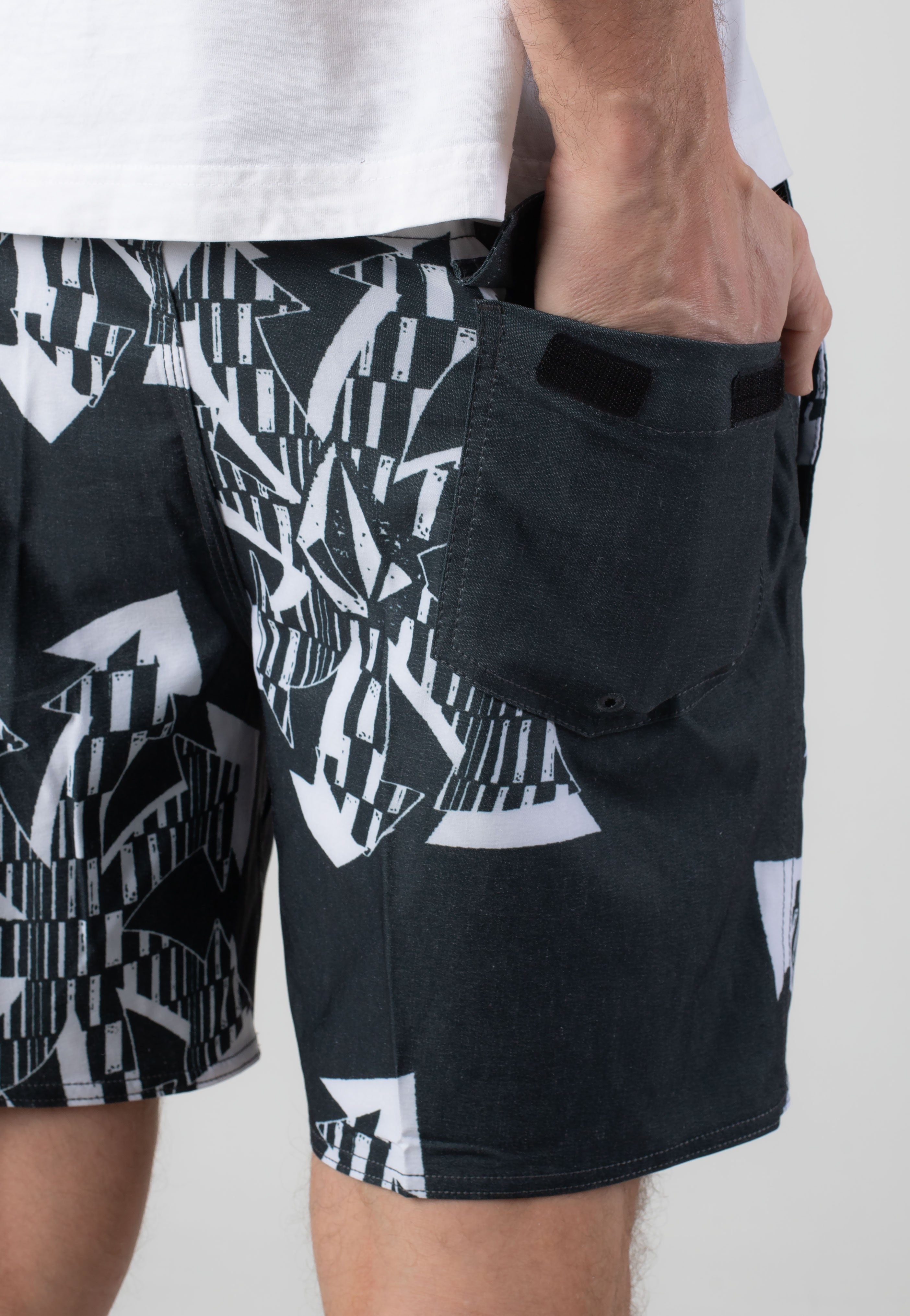 Volcom - Unite Stoney 17 Black - Board Shorts | Men-Image