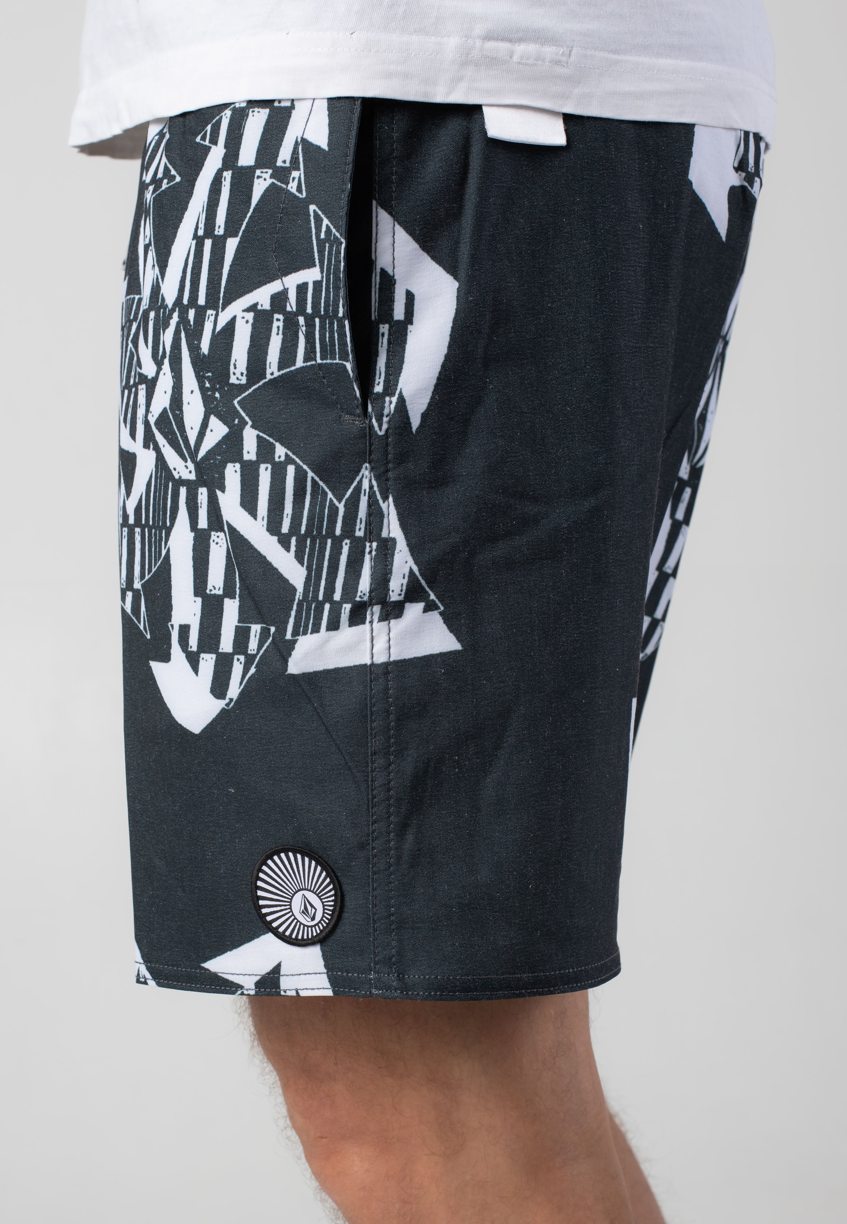 Volcom - Unite Stoney 17 Black - Board Shorts | Men-Image