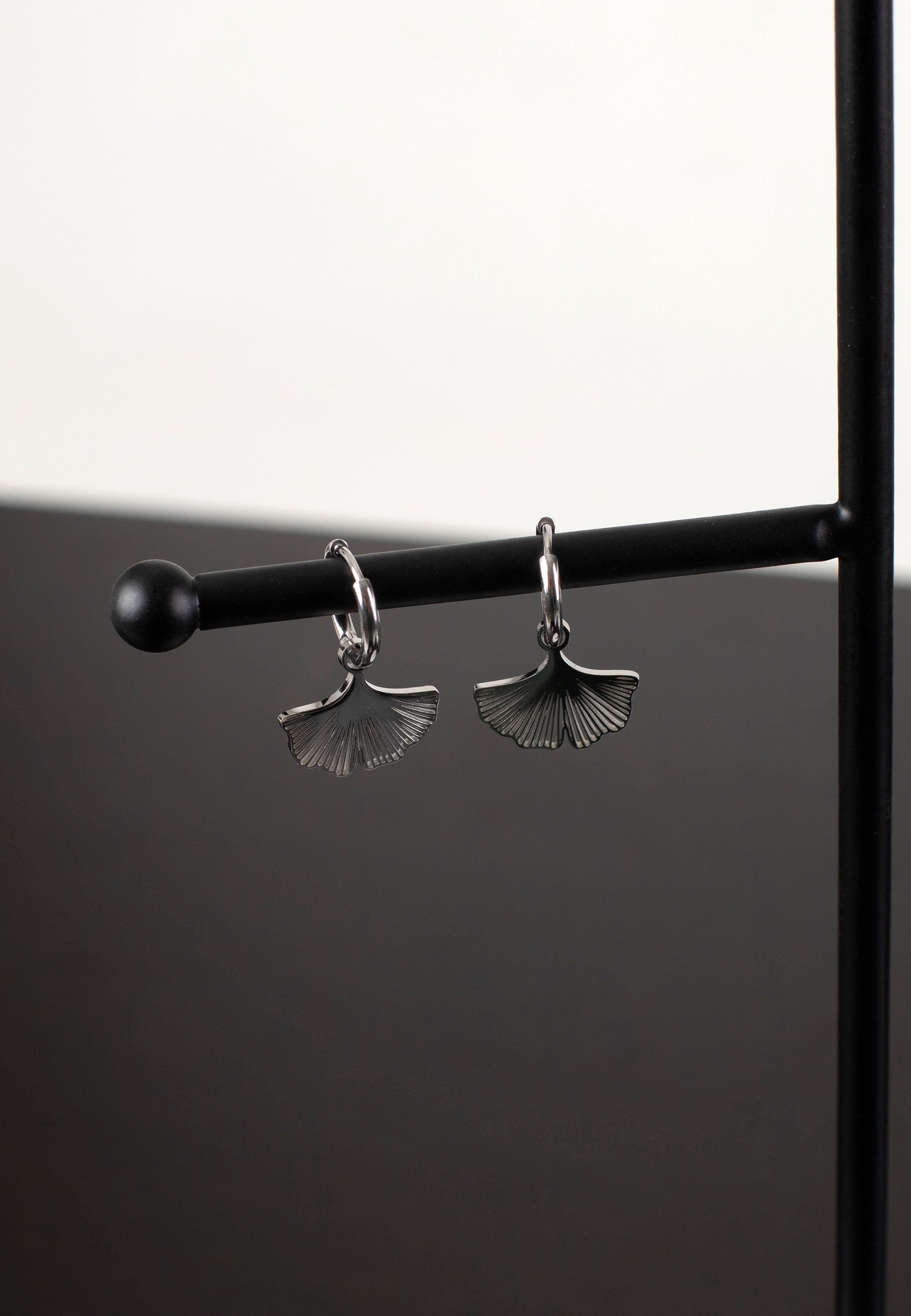 Wildcat - Little Ginkgo Hoops Silver - Earrings | Neutral-Image