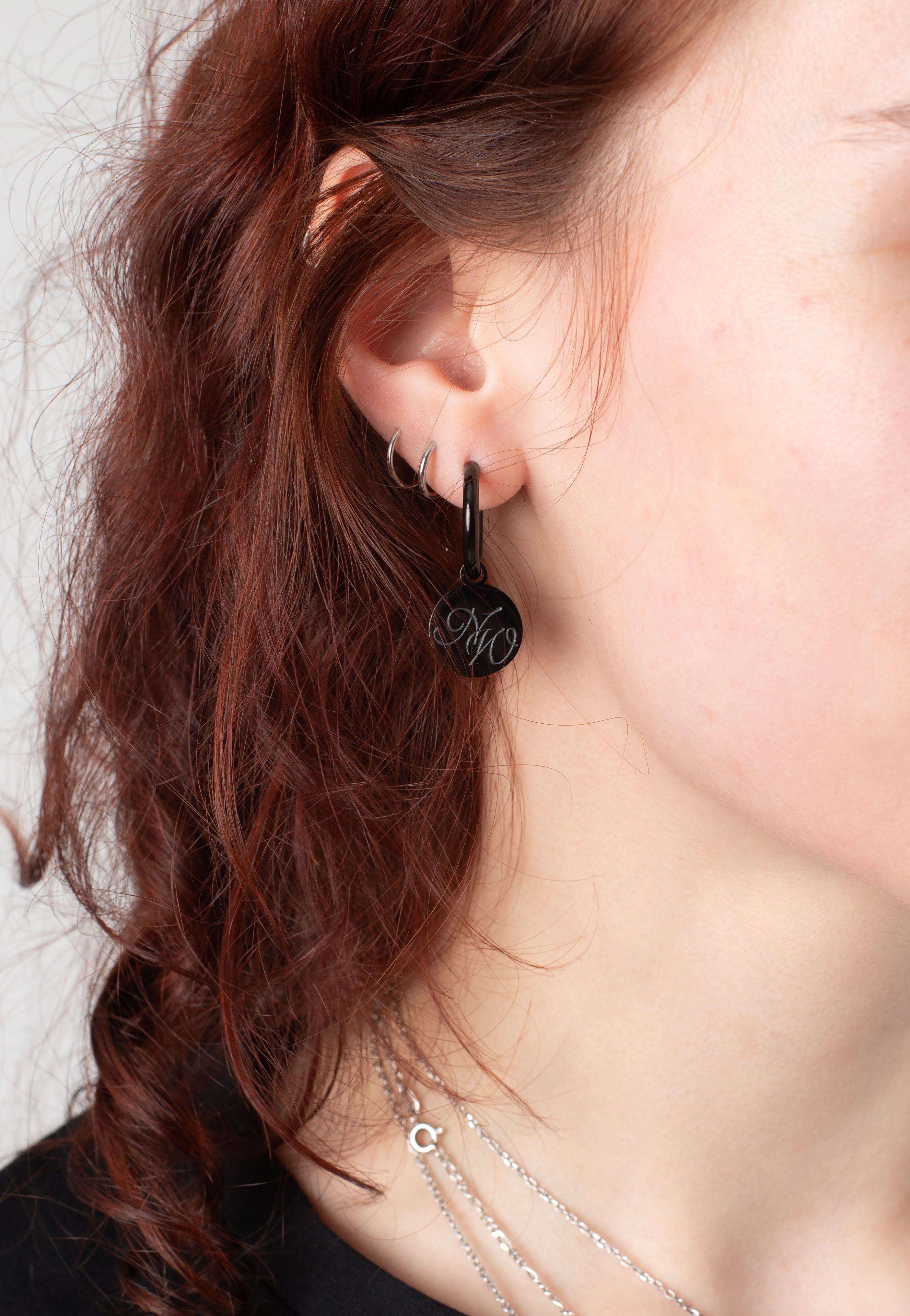 Wildcat x Nightwish - Little Hoops Coin Log Black - Earrings | Neutral-Image