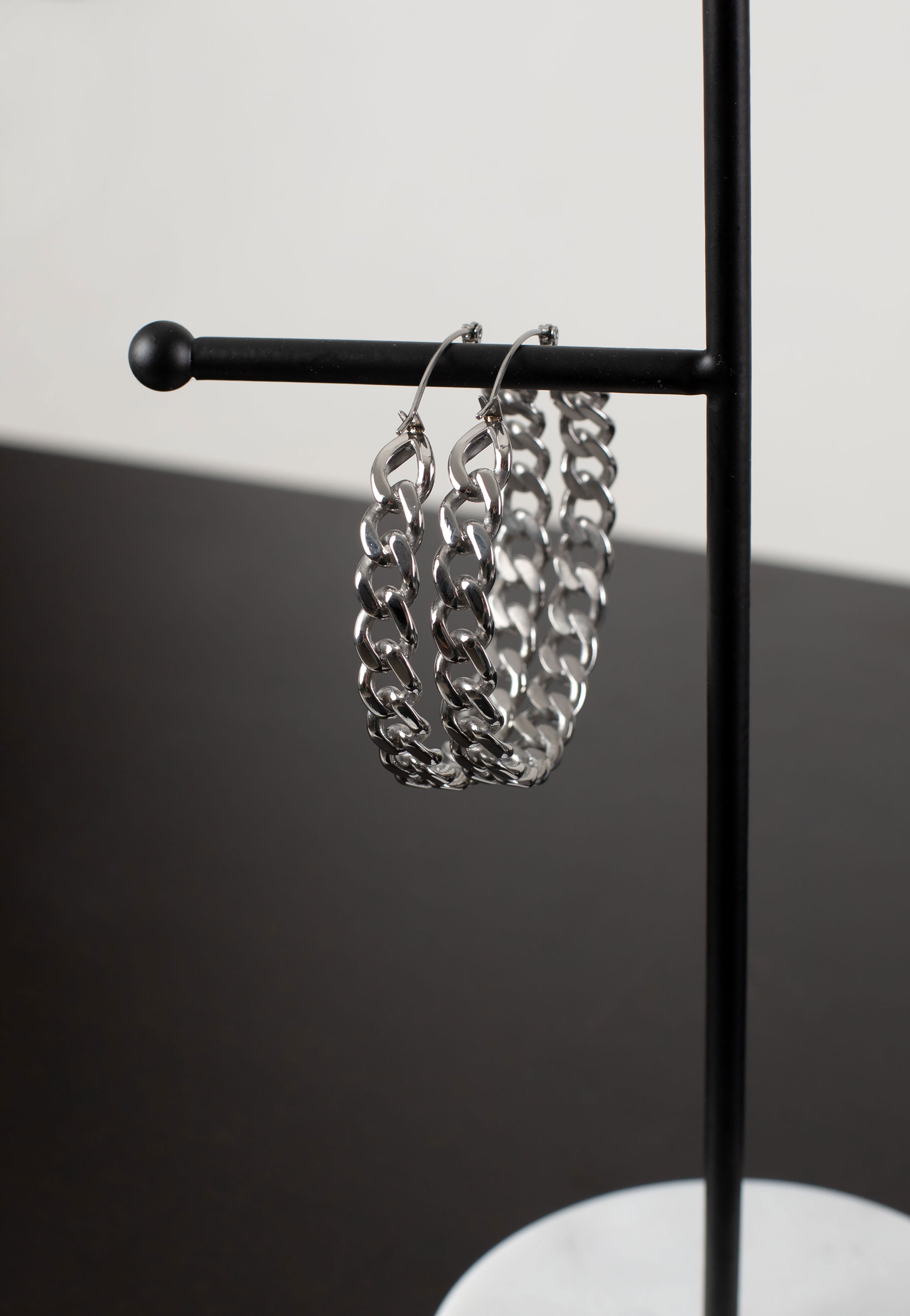 Wildcat - Curbchain Hoops Silver - Earrings | Neutral-Image