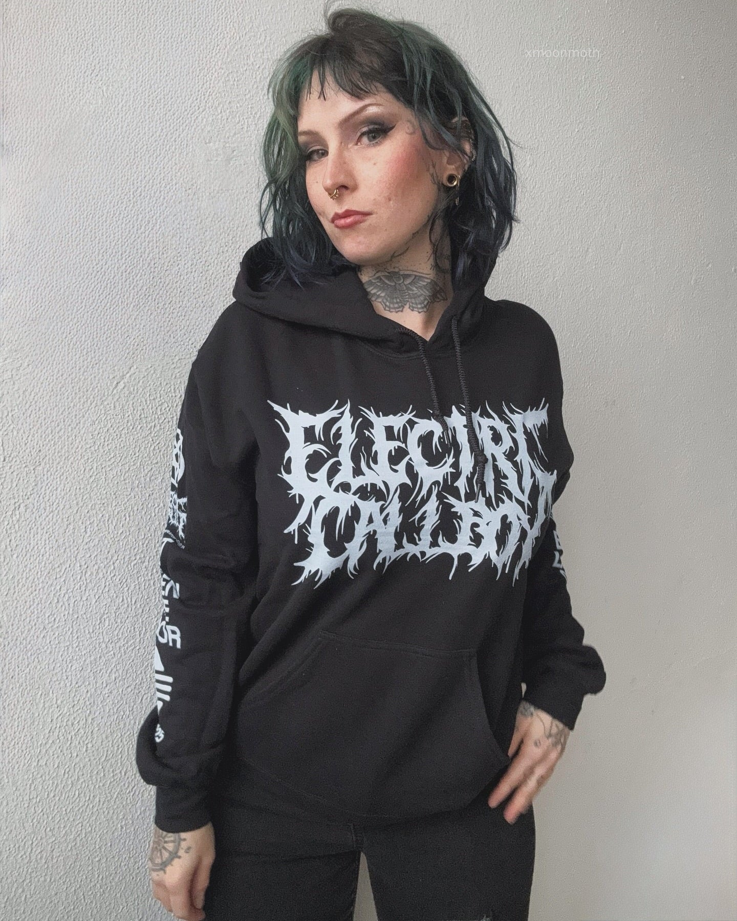 xmoonmoth Look Merch